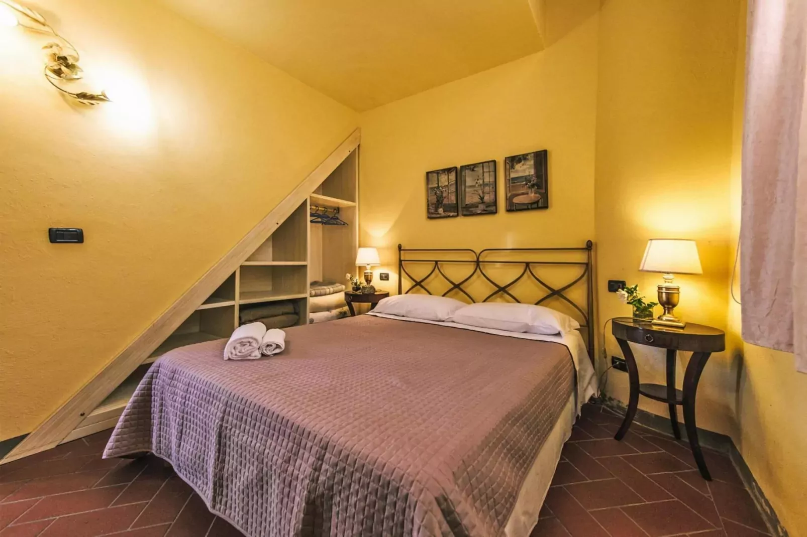 Agri-tourism Tenuta Quarrata, Santo Pietro Belvedere-quadri-Bedroom