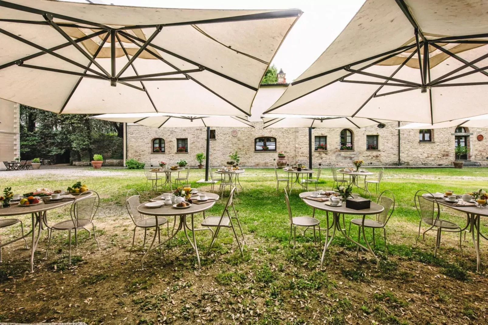 Agri-tourism Tenuta Quarrata, Santo Pietro Belvedere-quadri-Gardens summer