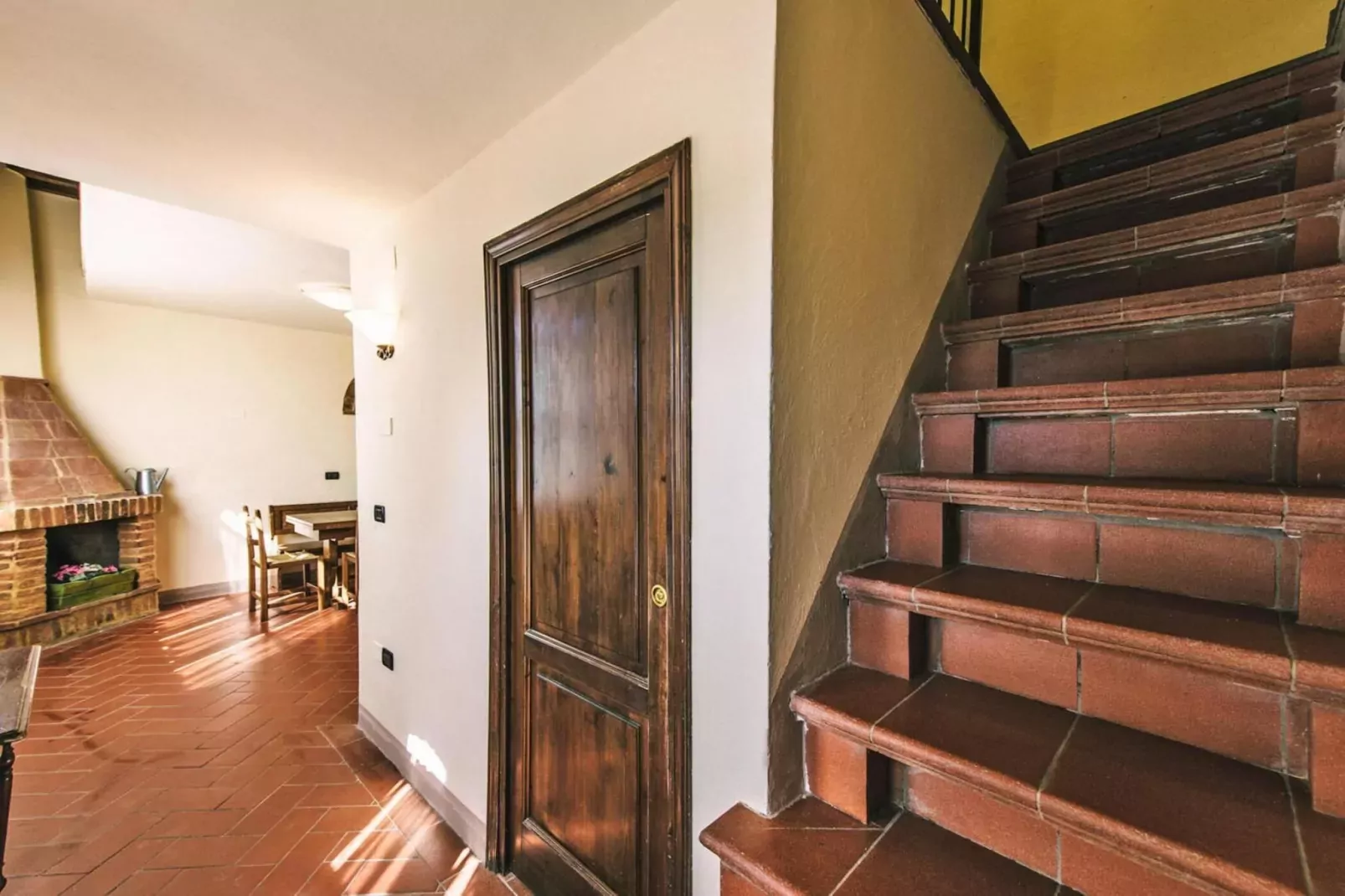 Agri-tourism Tenuta Quarrata, Santo Pietro Belvedere-quadri-Facilities
