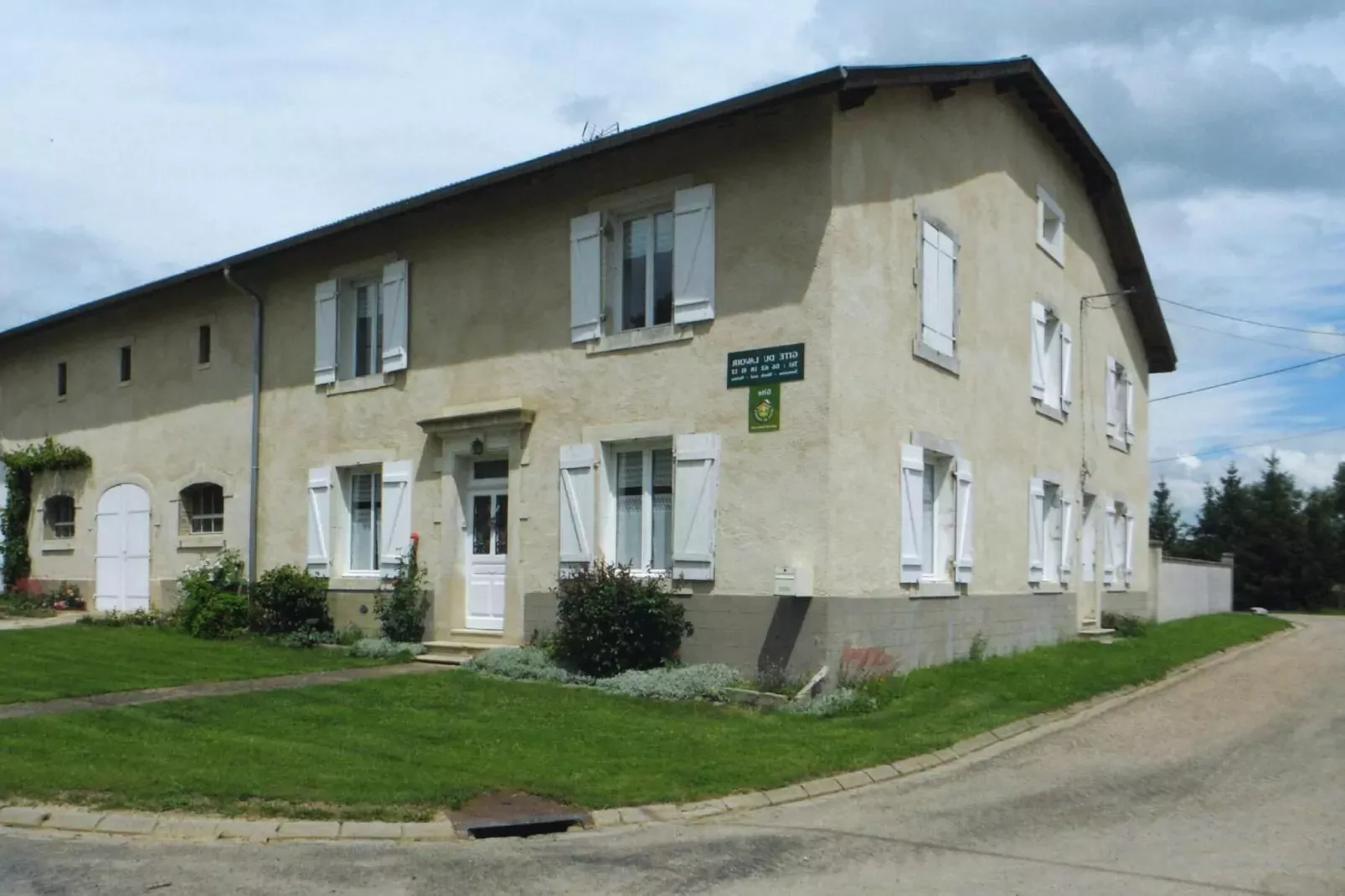 Terraced house Lahayville-Exterior summer