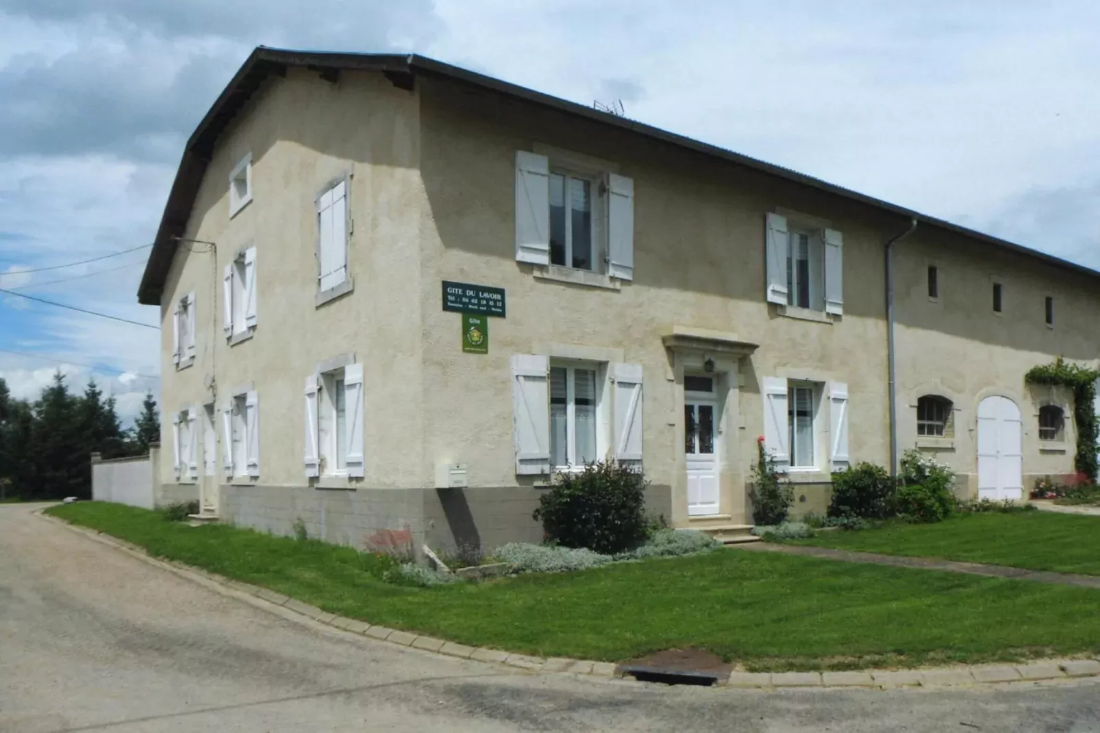 Terraced house Lahayville-Exterior summer