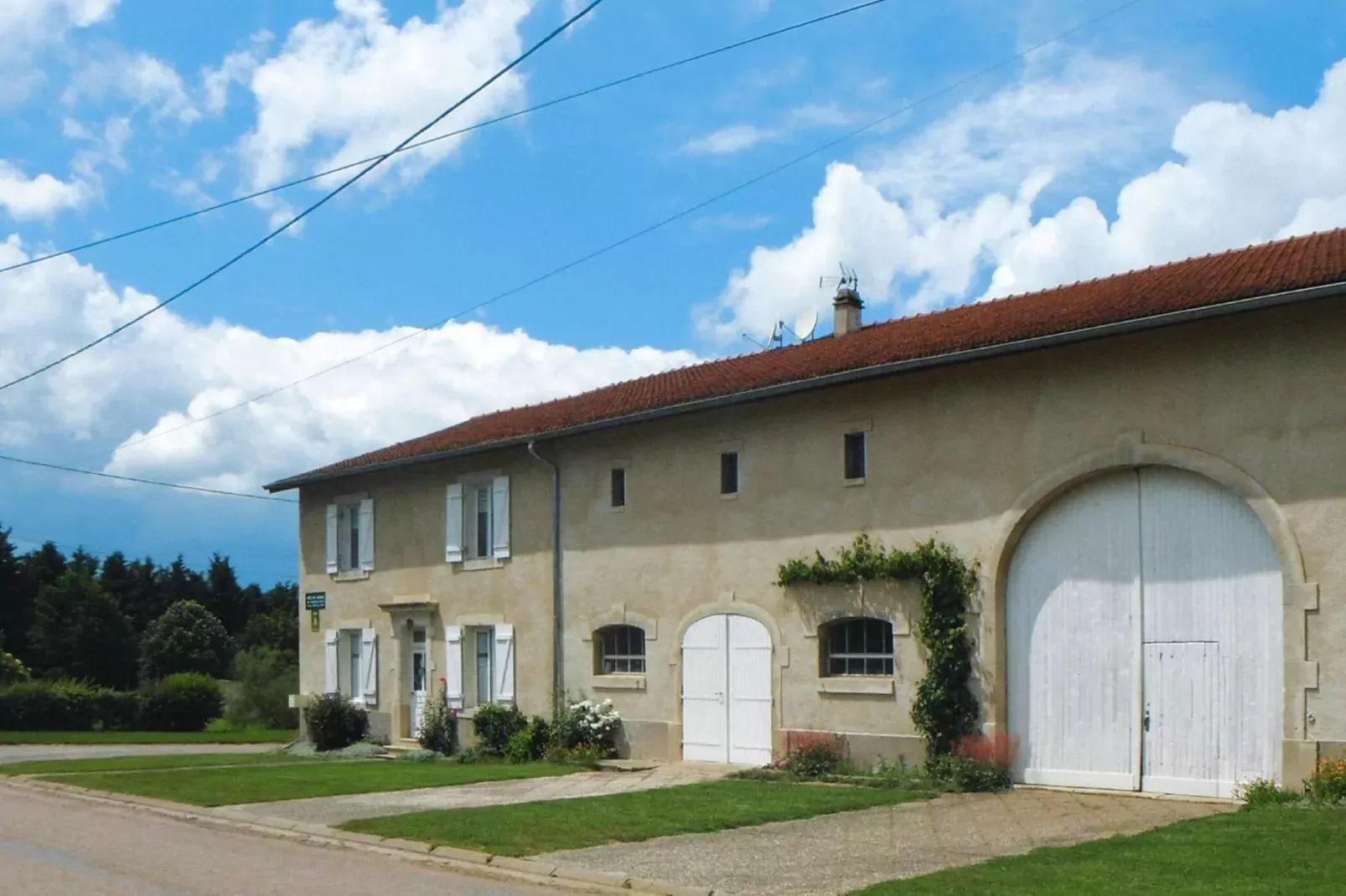 Terraced house Lahayville-Exterior summer