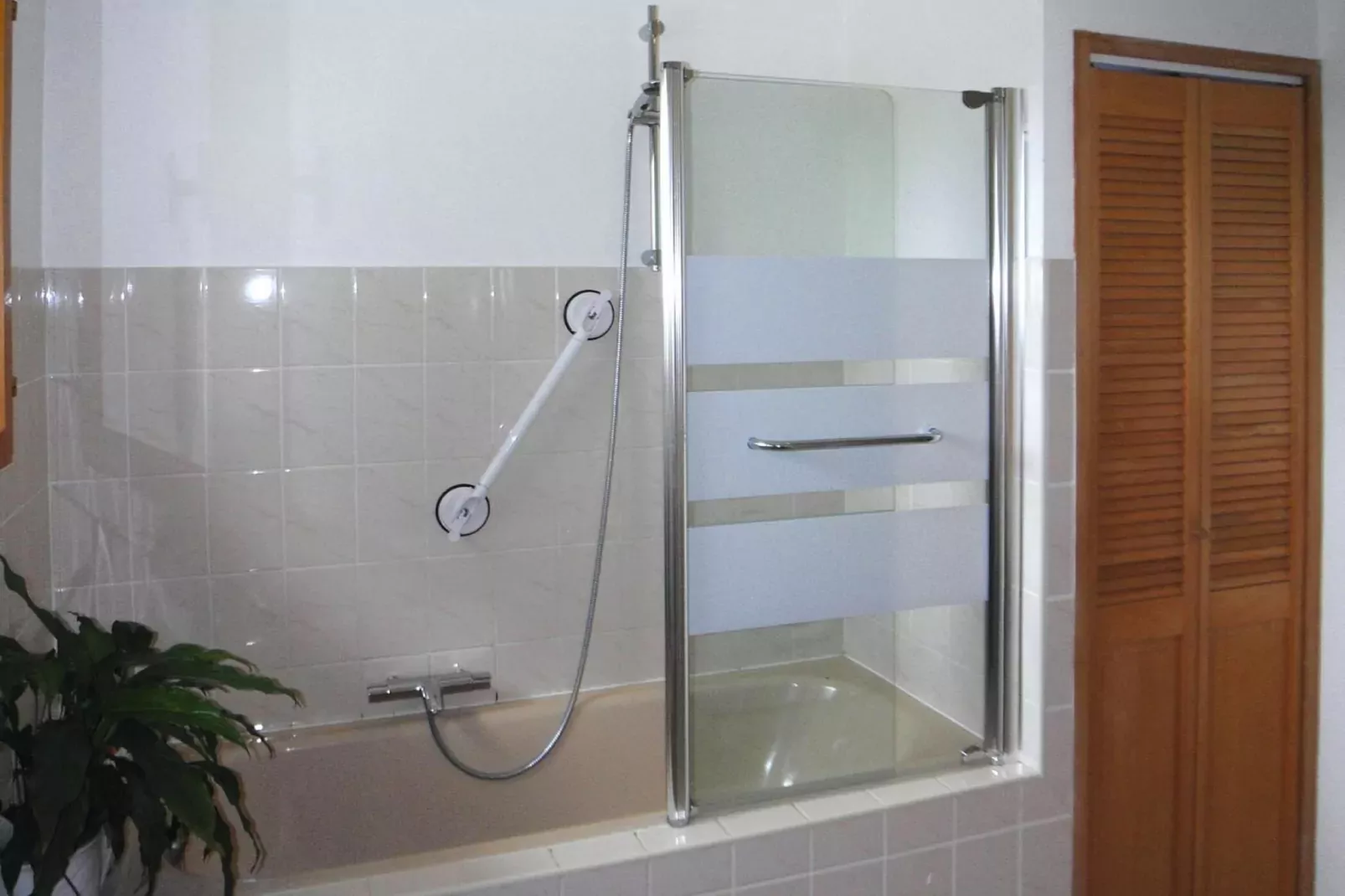 Terraced house Lahayville-Bathroom
