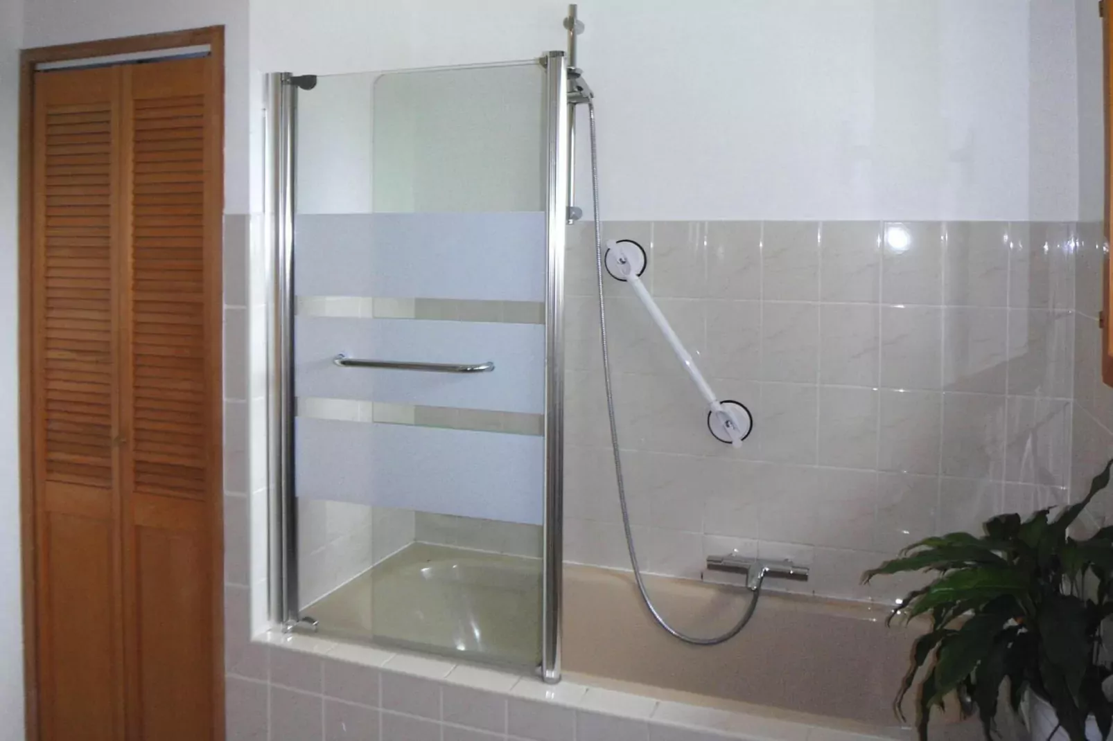 Terraced house Lahayville-Bathroom