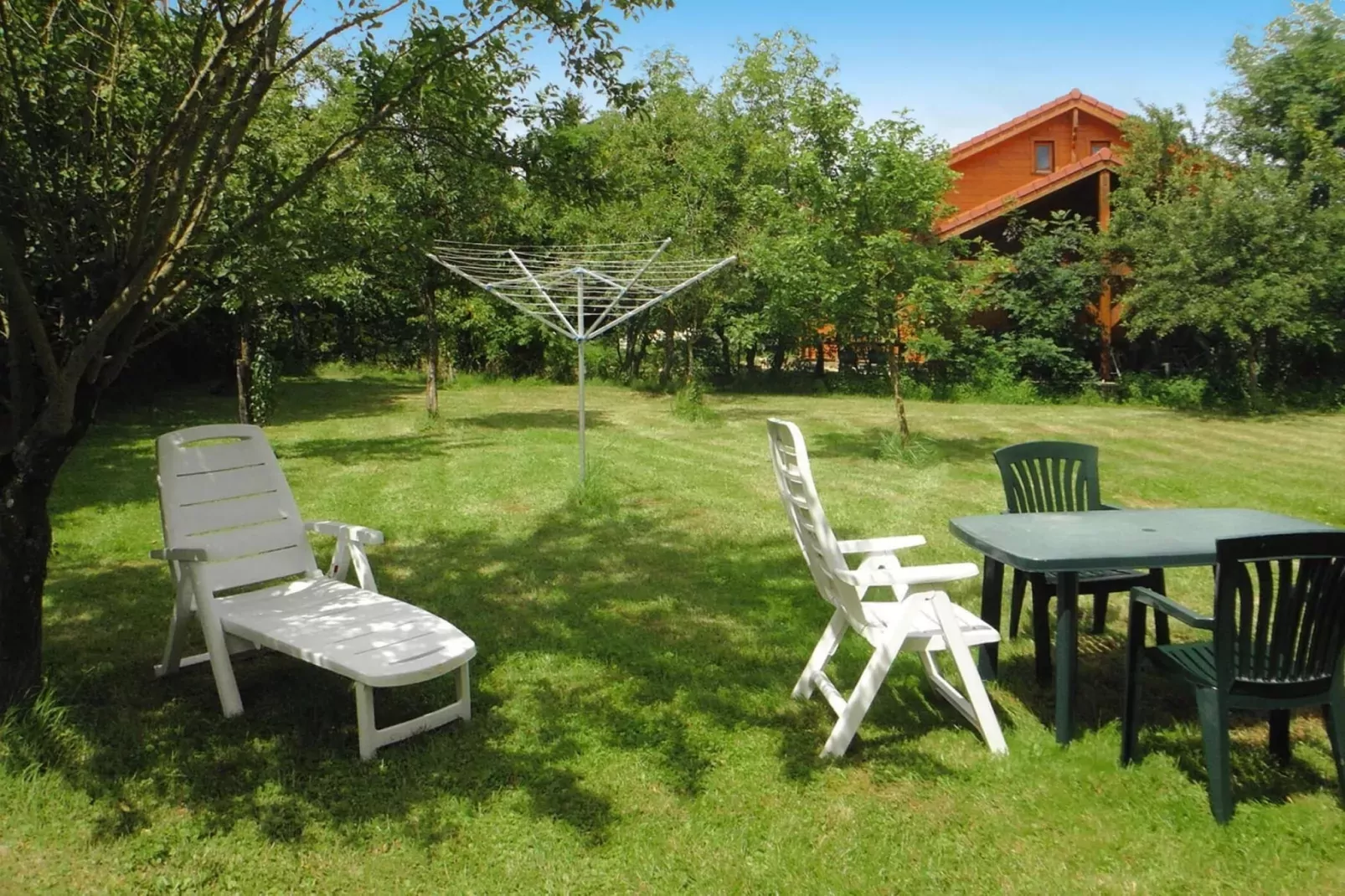 Terraced house Lahayville-Gardens summer