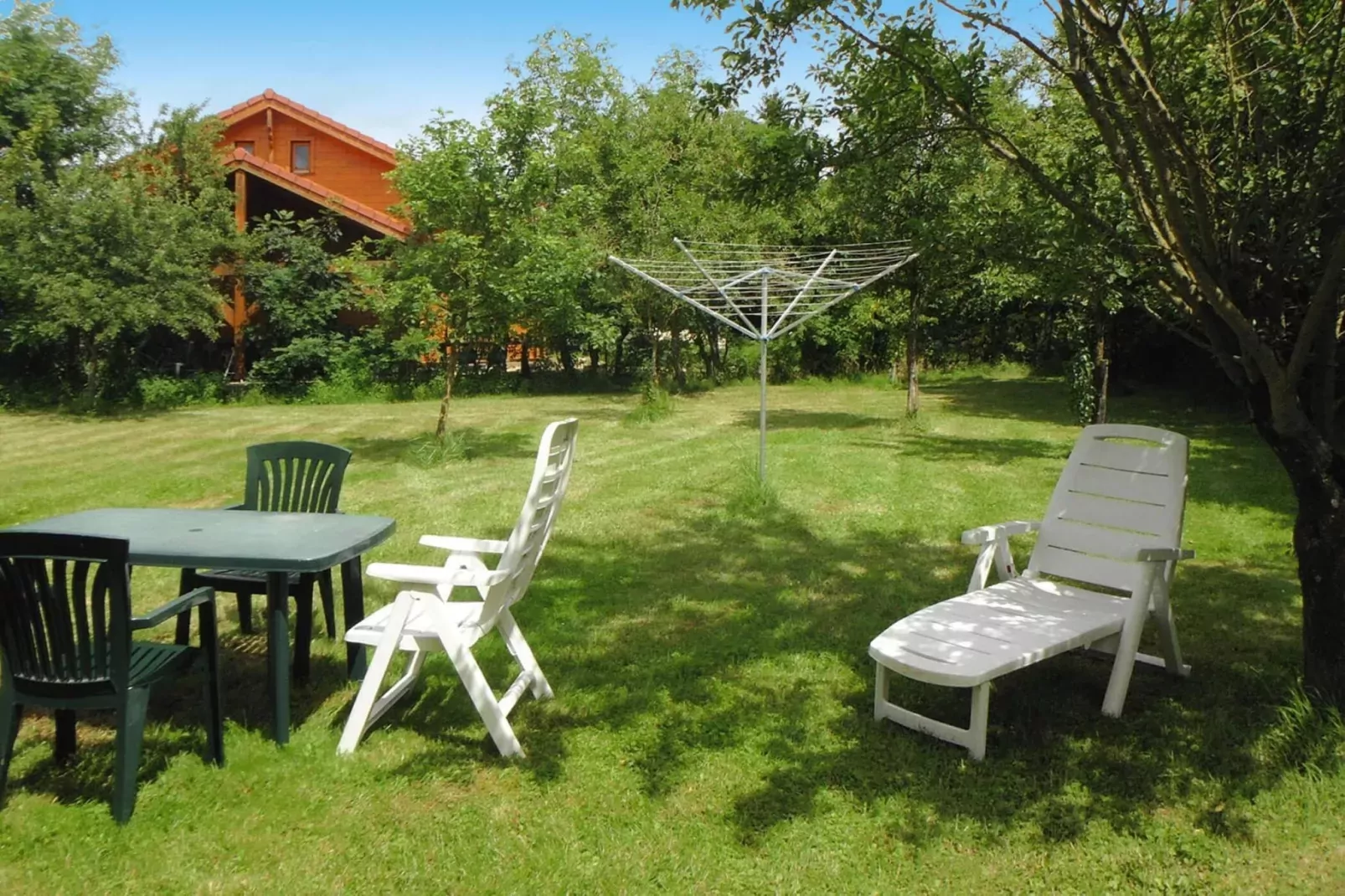 Terraced house Lahayville-Gardens summer
