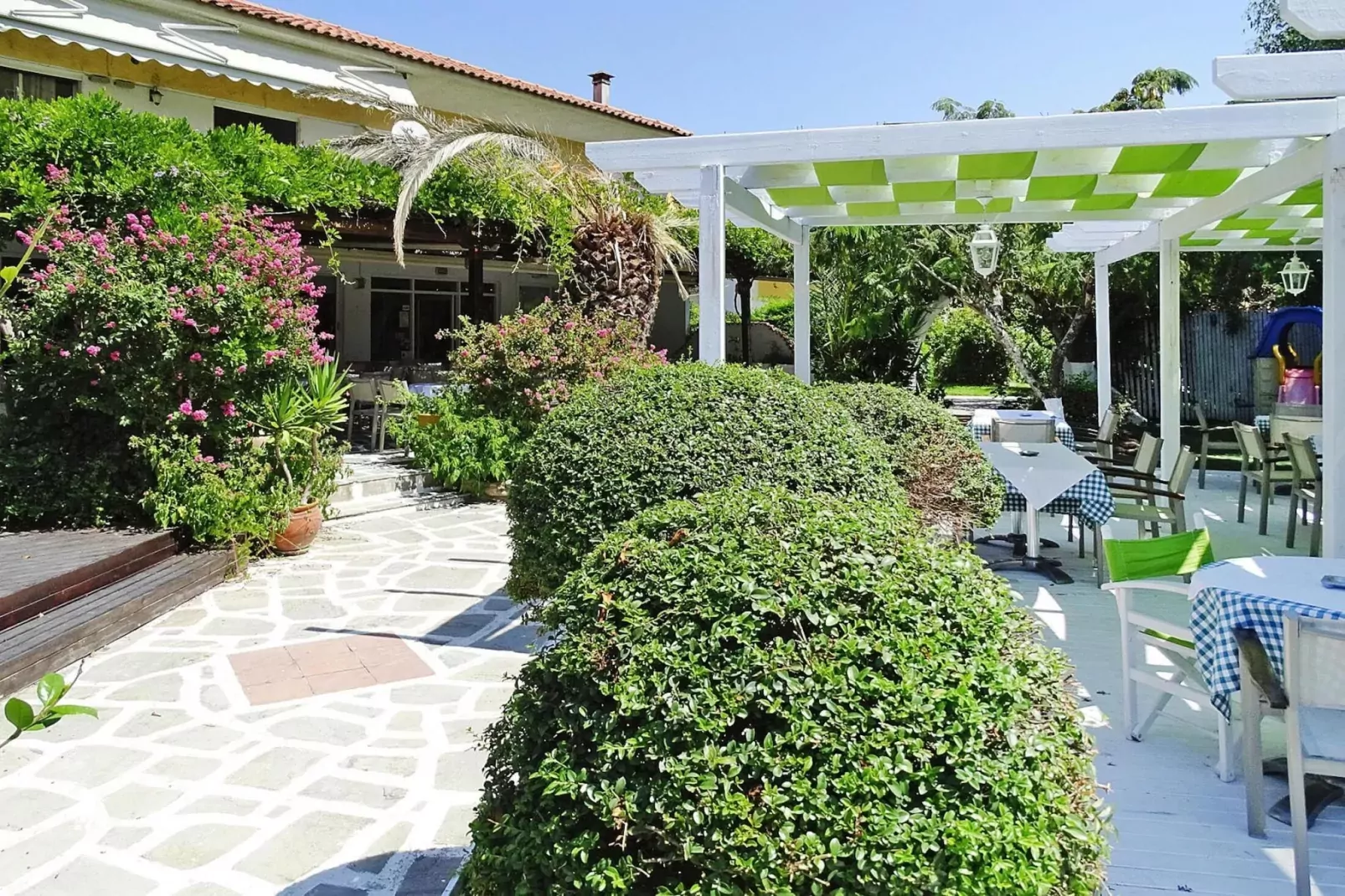 Apartments Ioli, Fourka-2 bedroom-Außenbereich Sommer