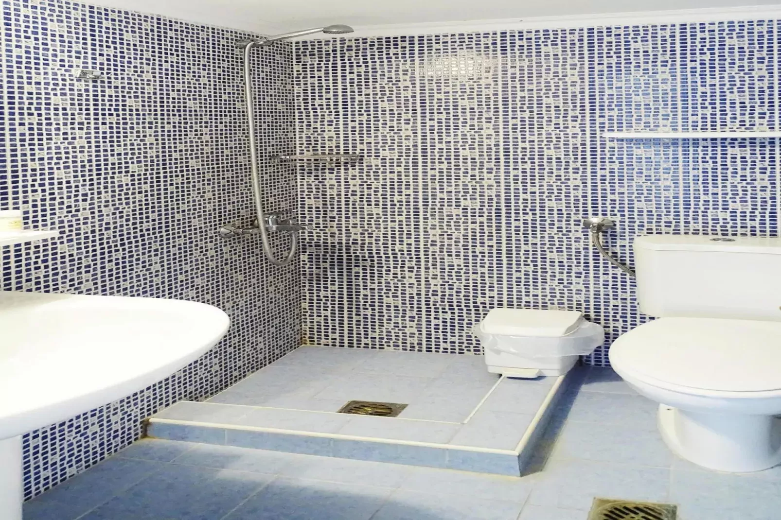 Apartments Ioli, Fourka-2 bedroom-Badezimmer