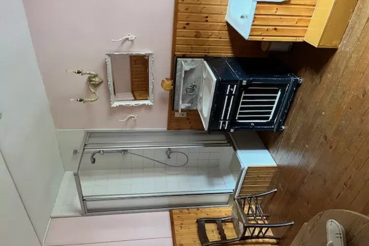 La Hetraie-Bathroom