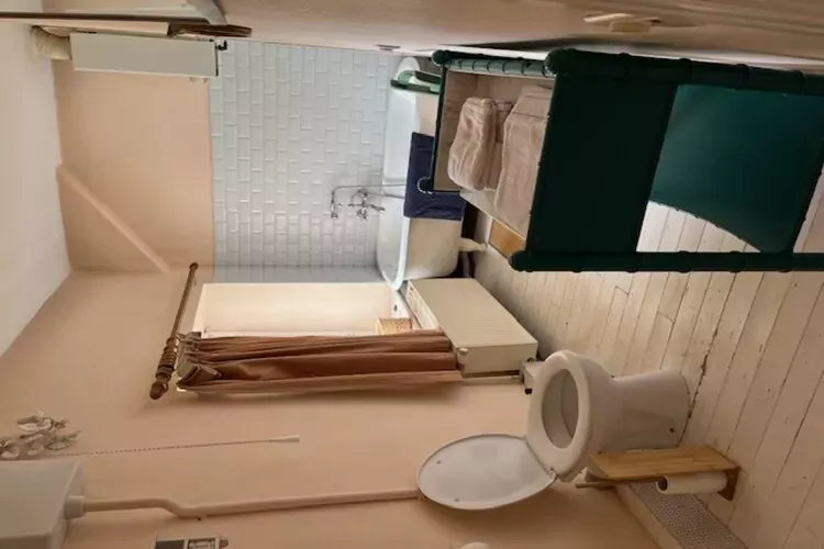 La Hetraie-Bathroom