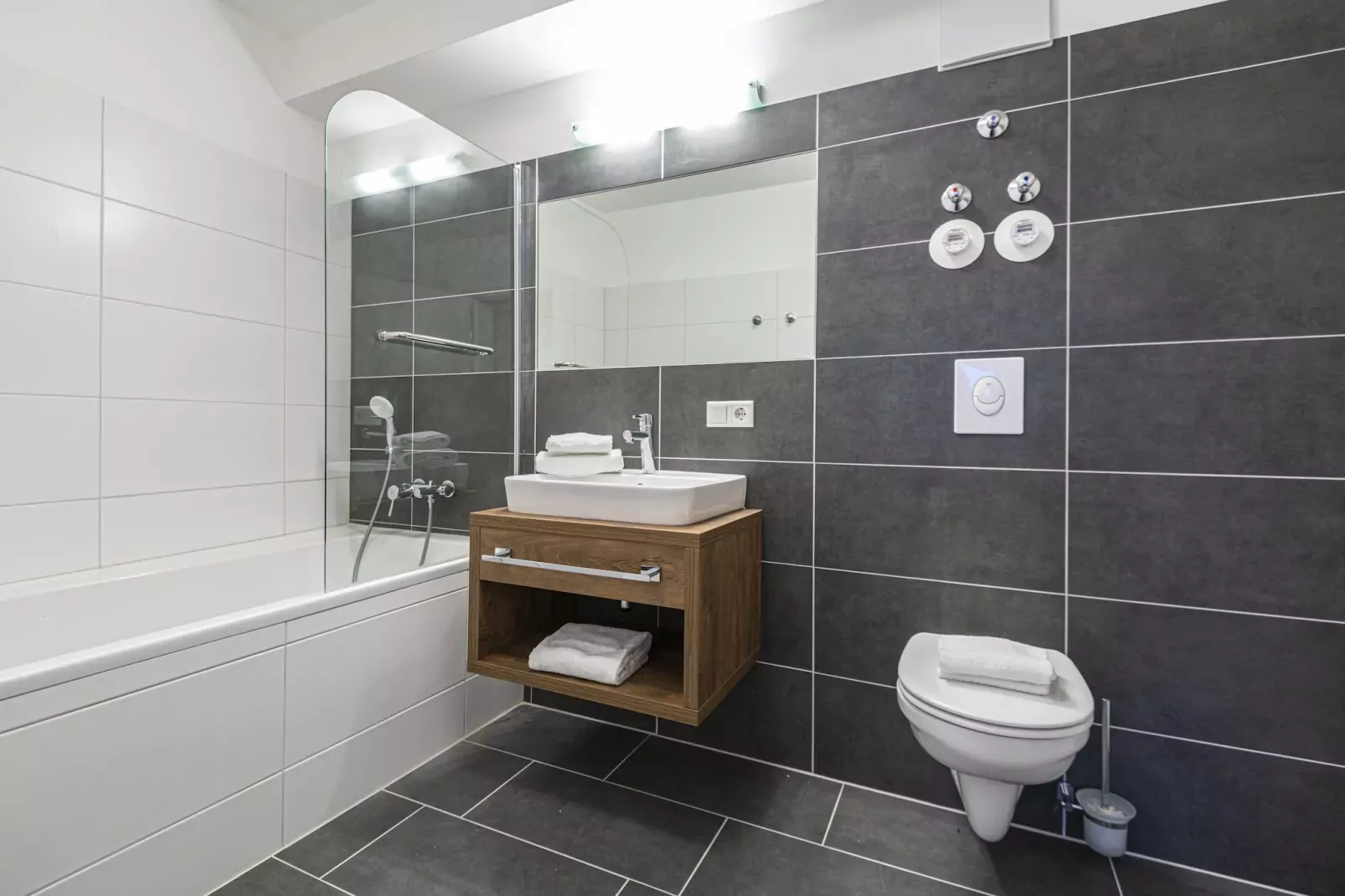 HB3CP Haus Bergblick-Bathroom