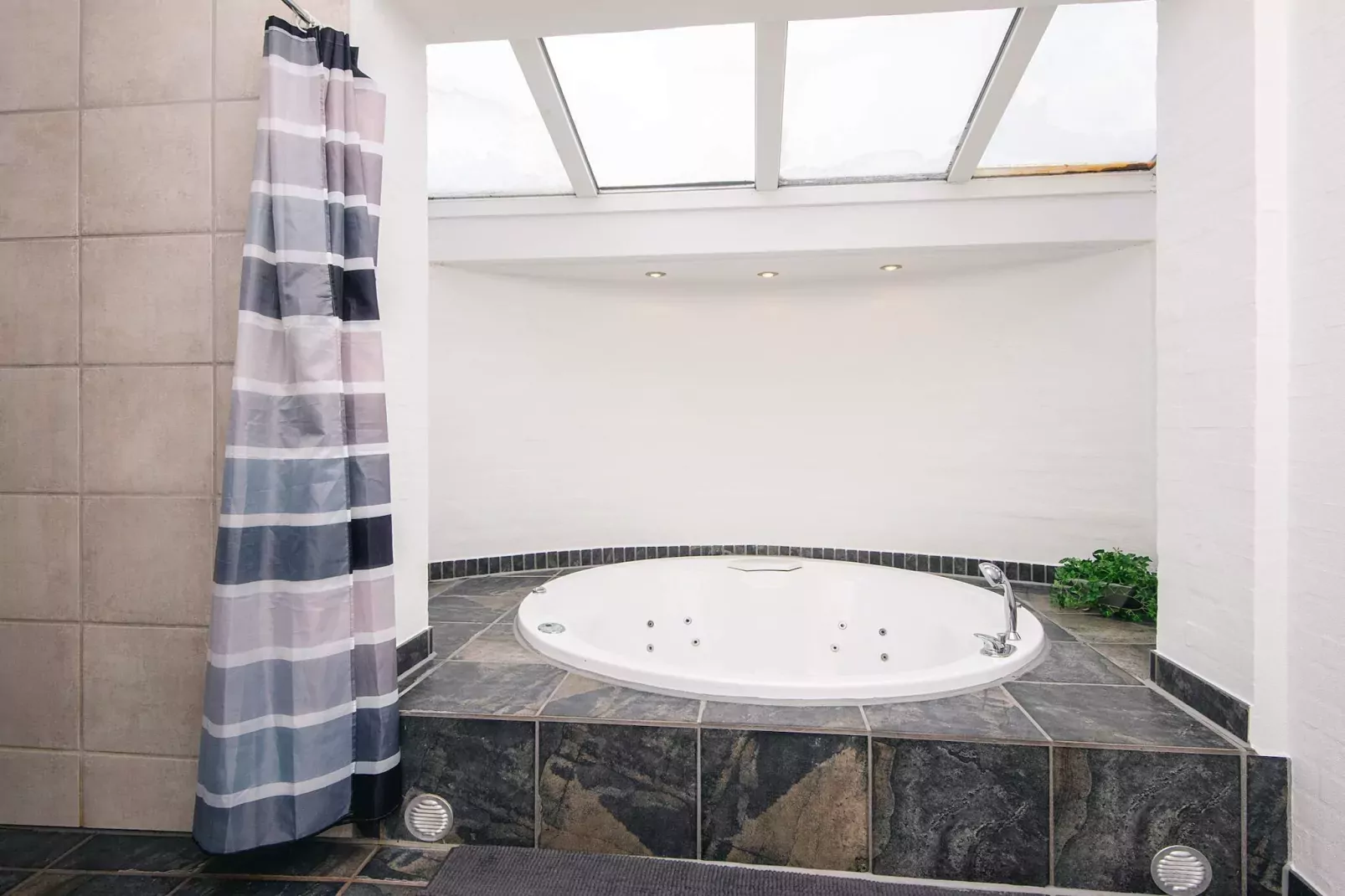 Luxury Panoramic Cottage in Rindby-By Traum-Spa