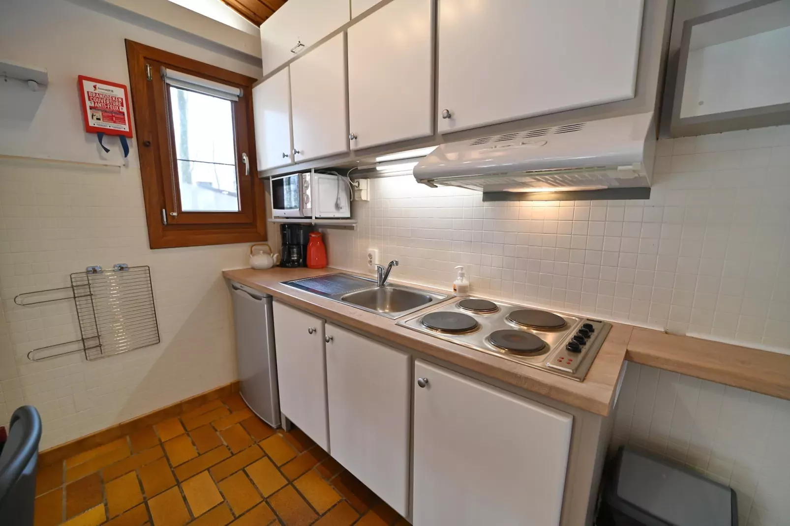 Les Trois Feuilles-Kitchen