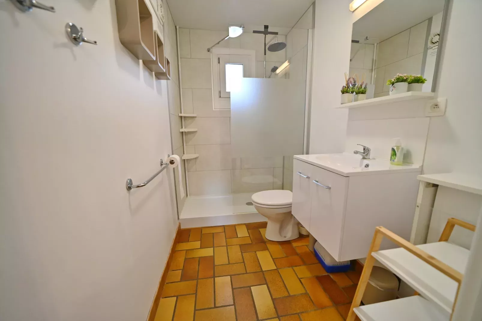 Les Trois Feuilles-Bathroom