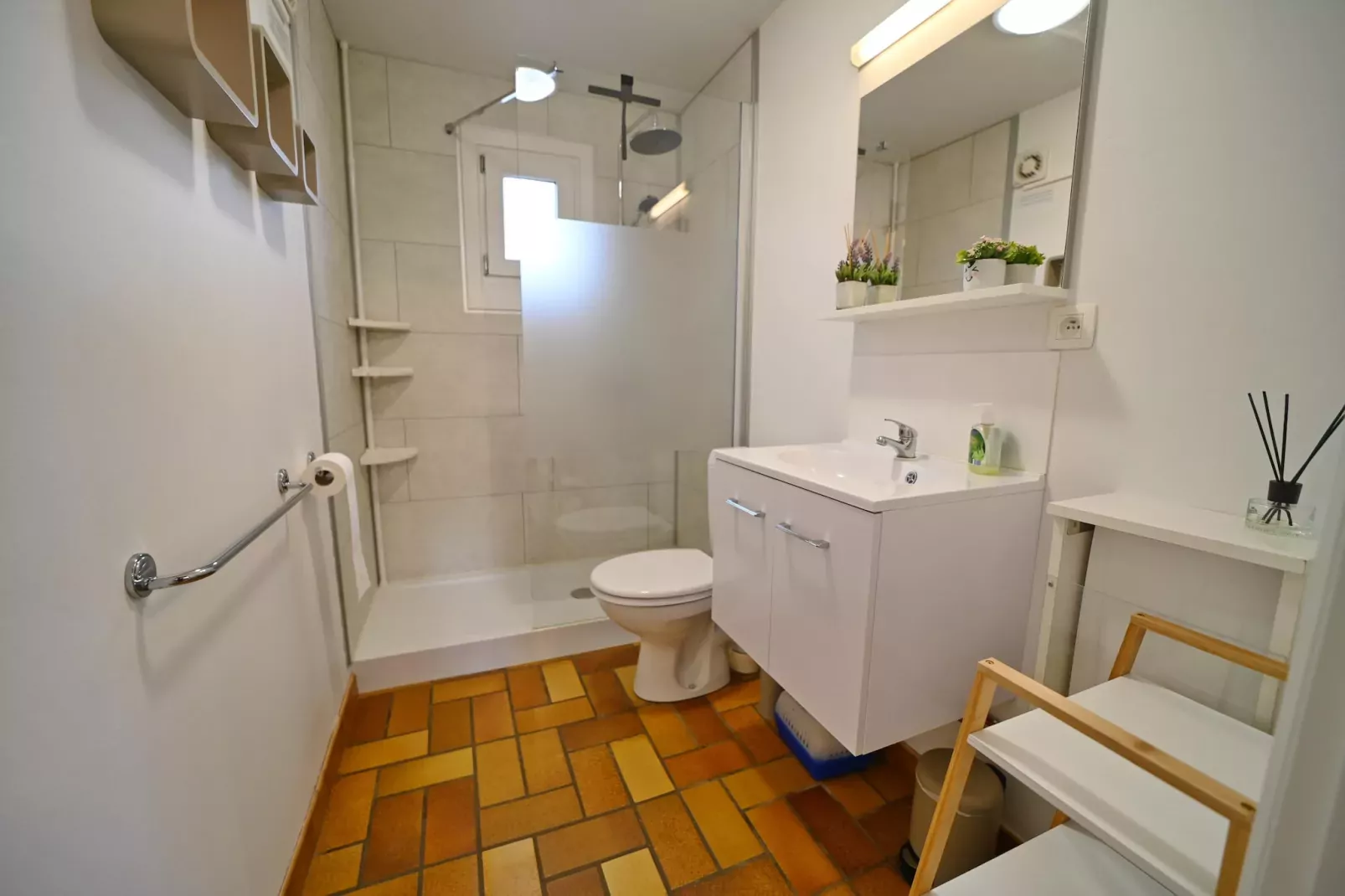 Les Trois Feuilles-Bathroom
