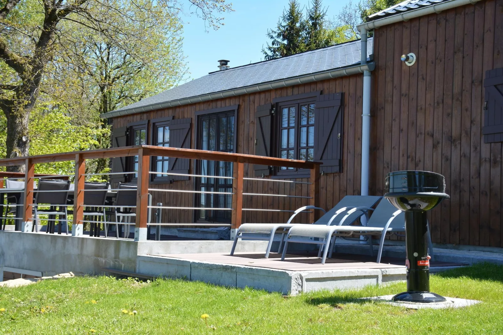 Le Chalet du Coteau-Exterior summer
