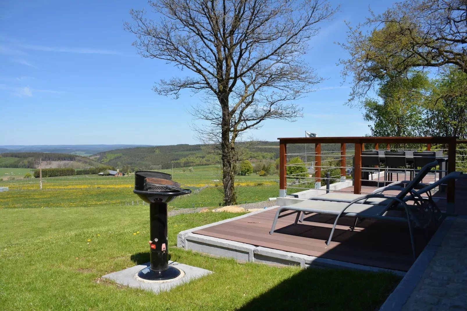 Le Chalet du Coteau-View summer