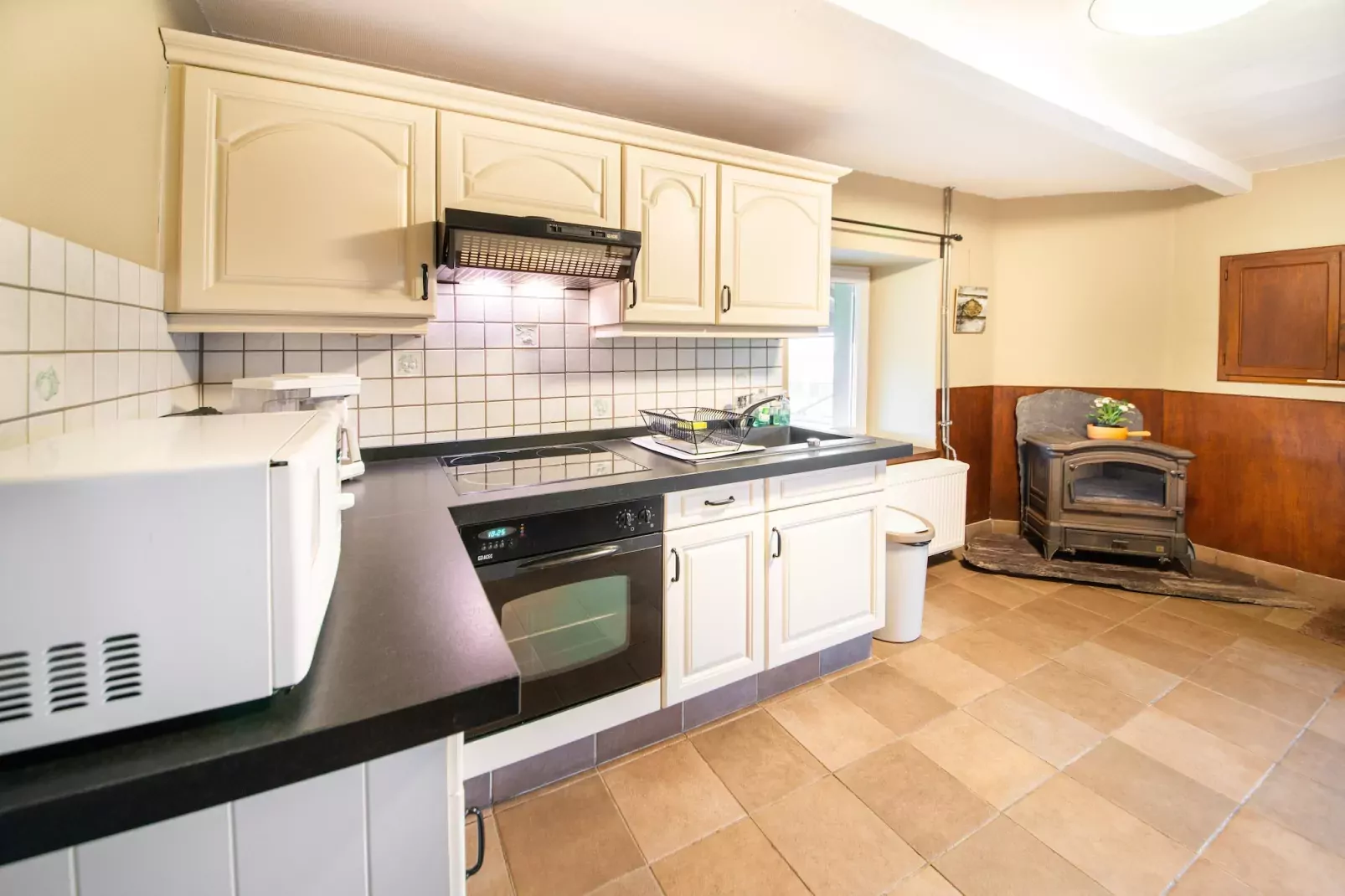 Gite la Randonnee-Kitchen