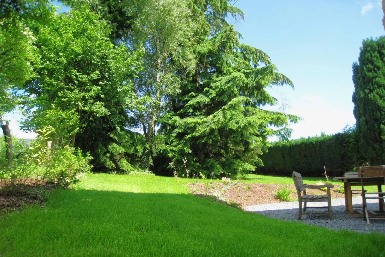 La Bonbonnière-Gardens summer
