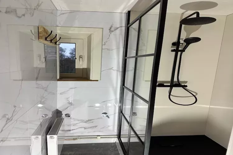 La Maison des Fleurs-Bathroom
