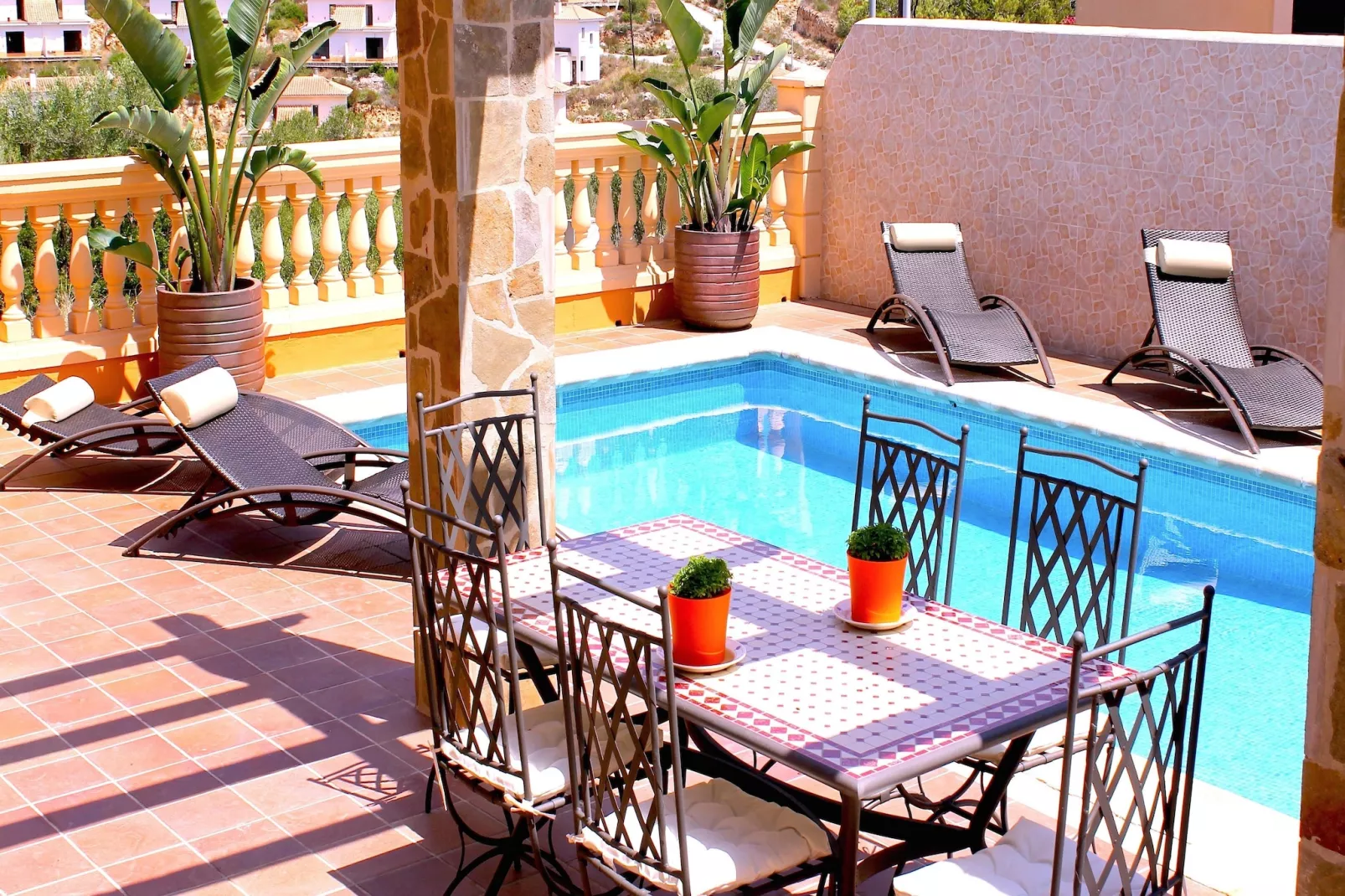 Los Geranios-Living room