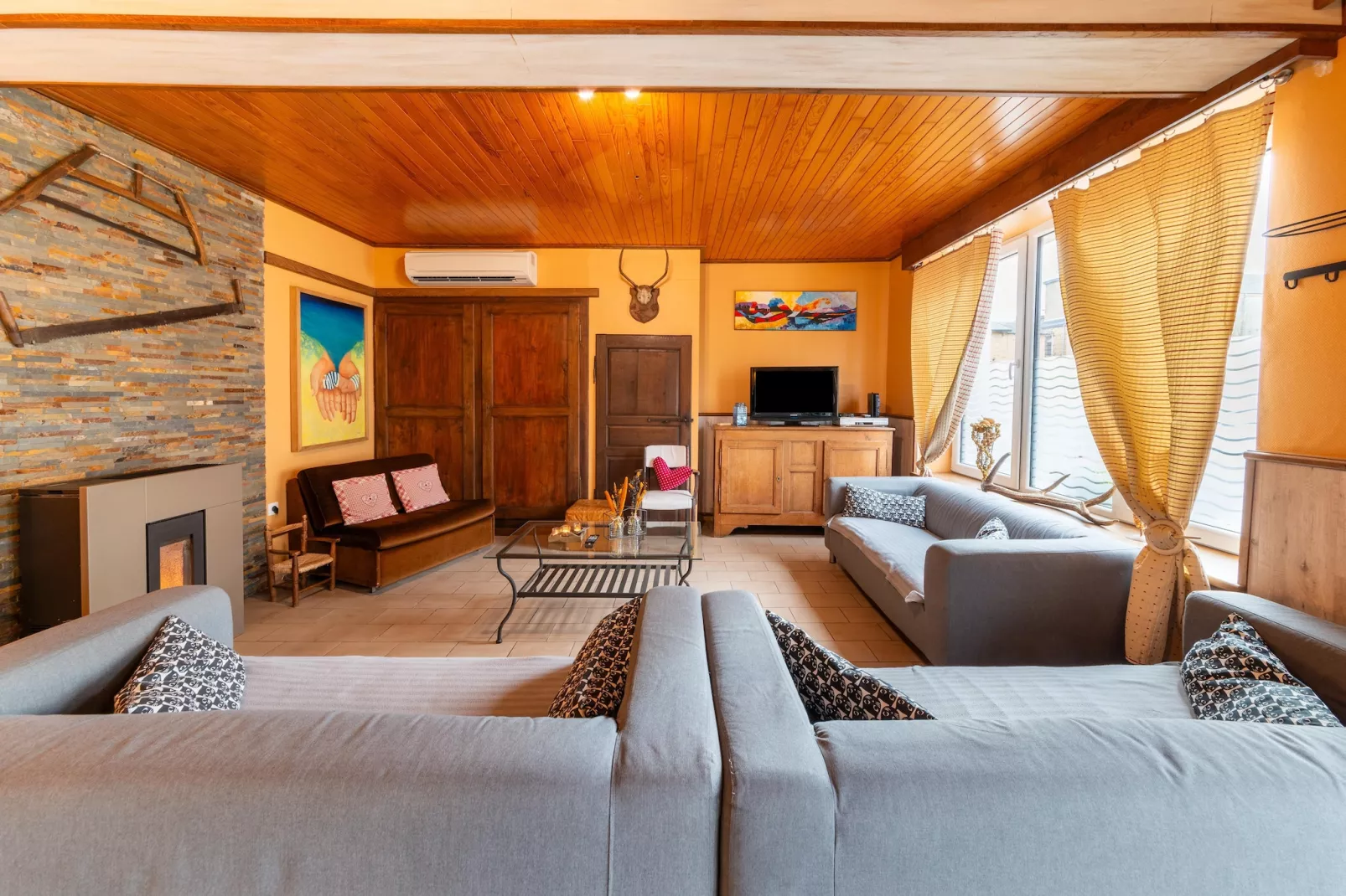 Entre Gaume et Ardenne-Living room