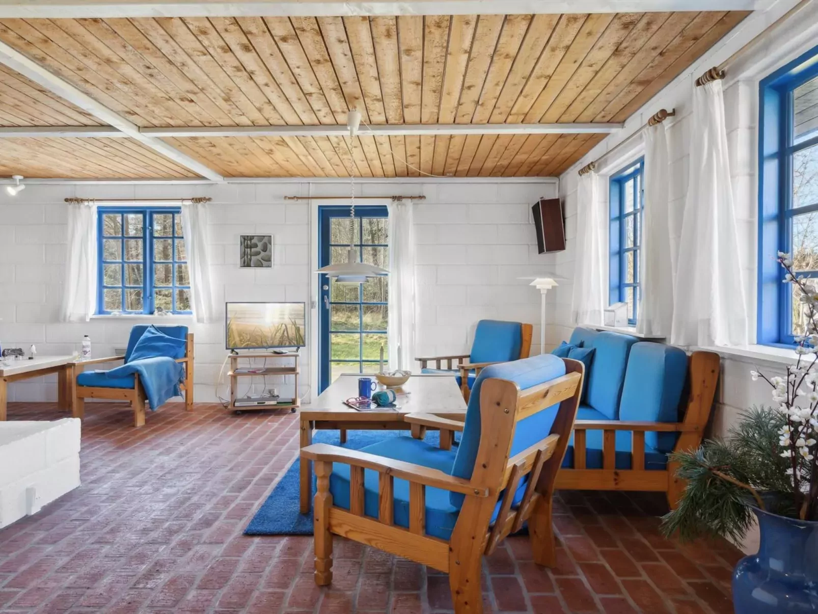 "Ema" - 5km from the sea-Inside