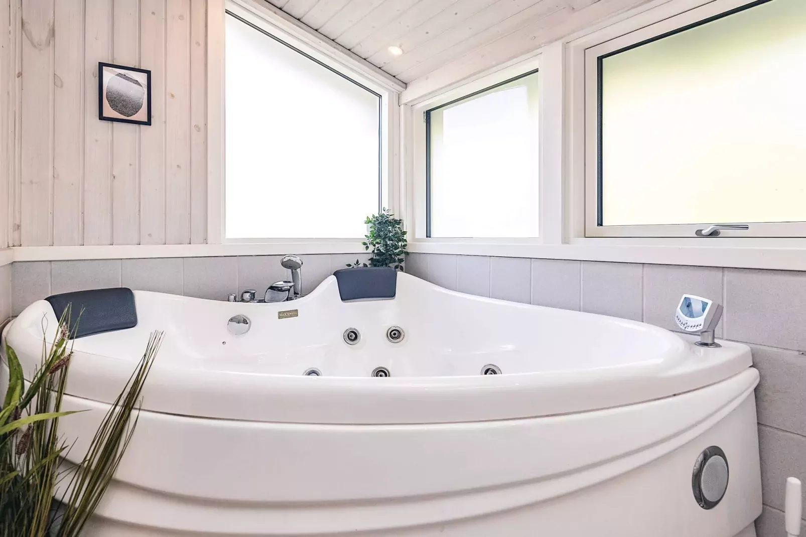 8 Personen Ferienhaus in Væggerløse-Wellnessbereich
