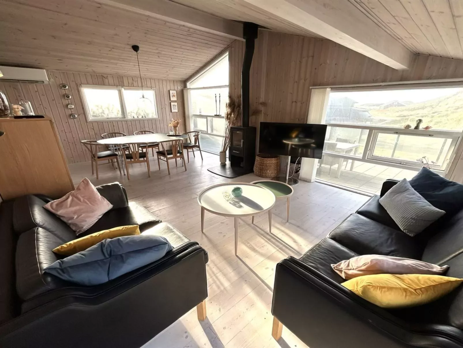 "Idalia" - 125m from the sea-Inside