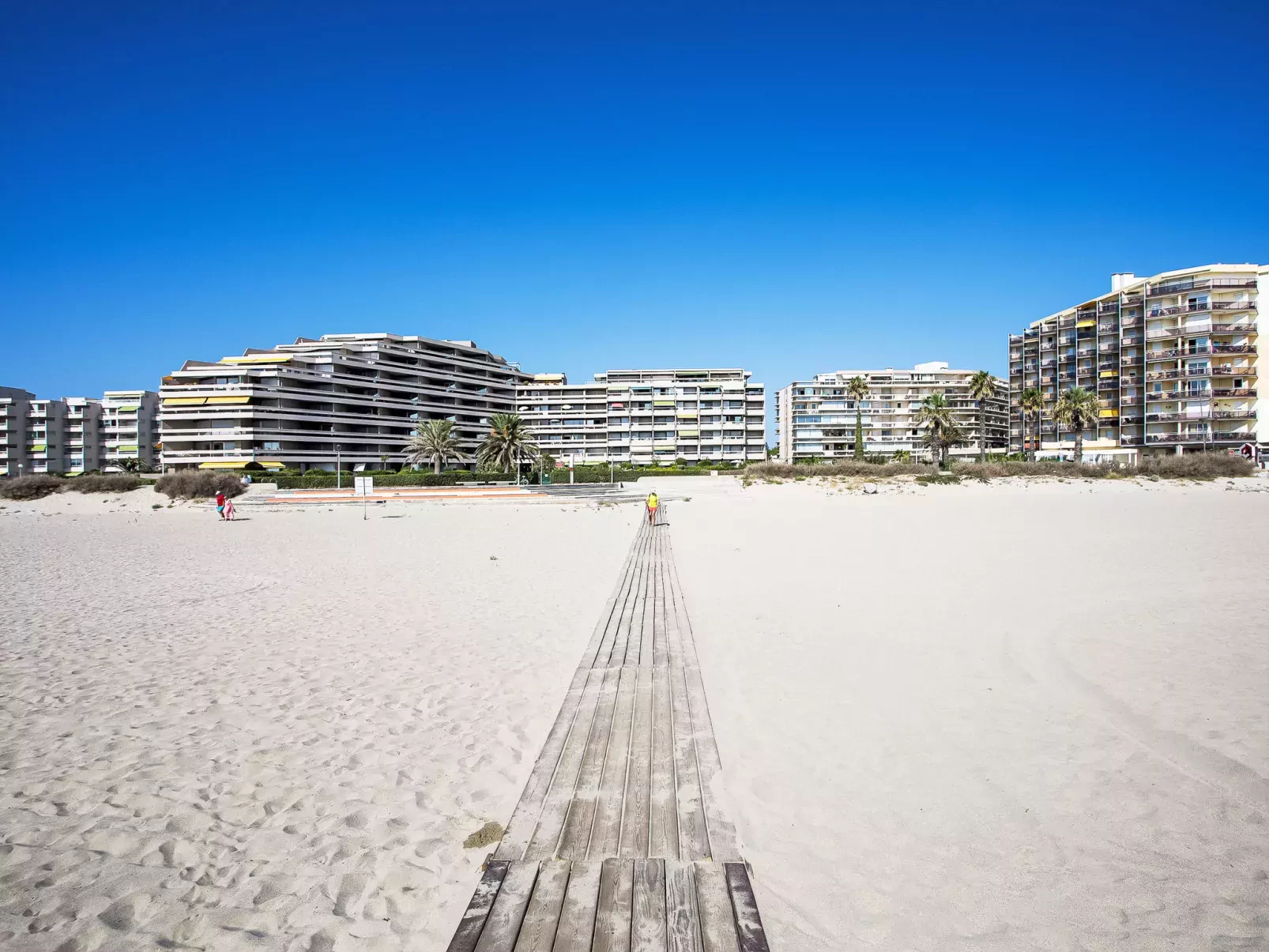 Le Beach-Outside