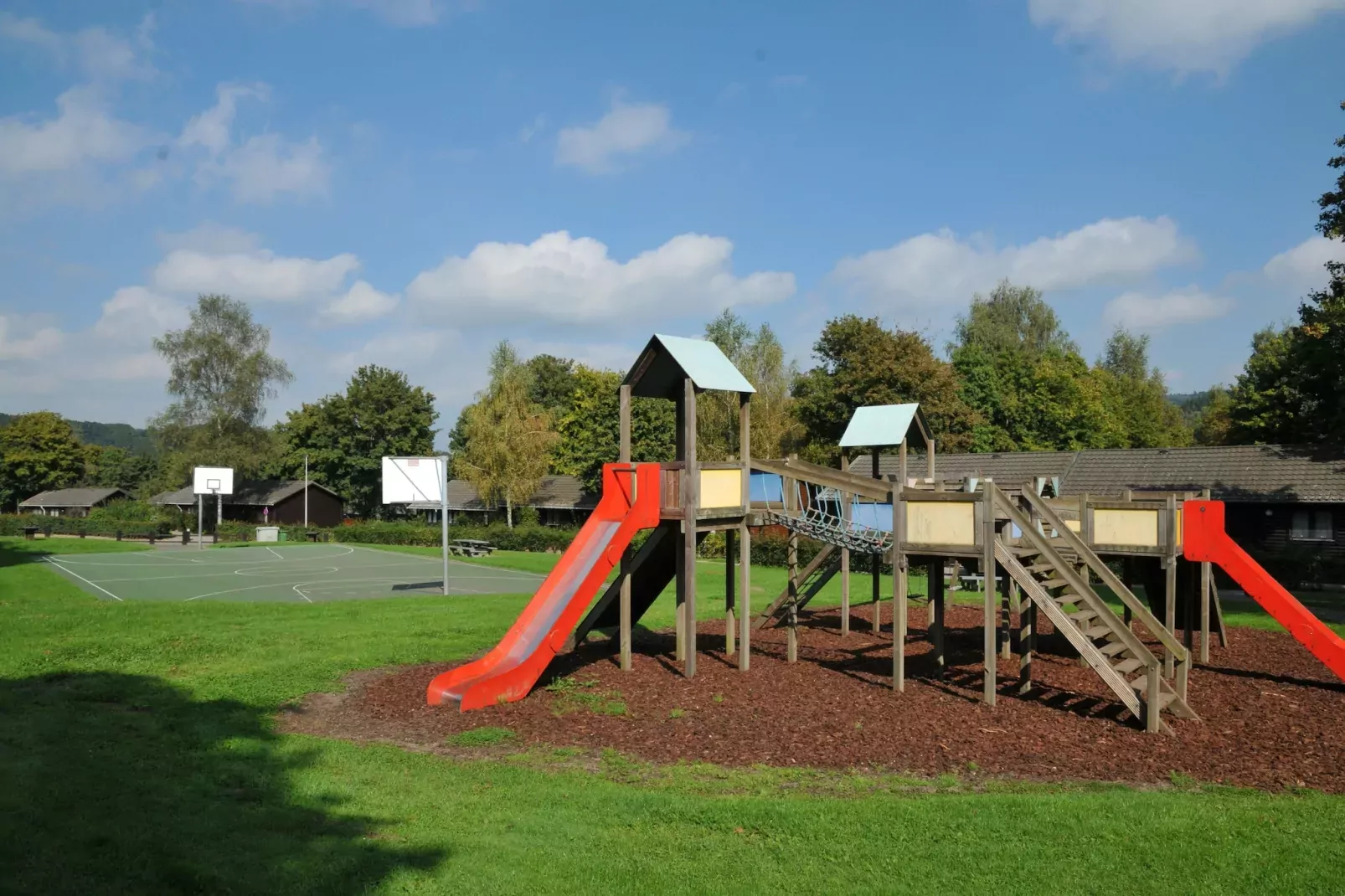 Vakantiepark La Boverie 1-Gärten Sommer