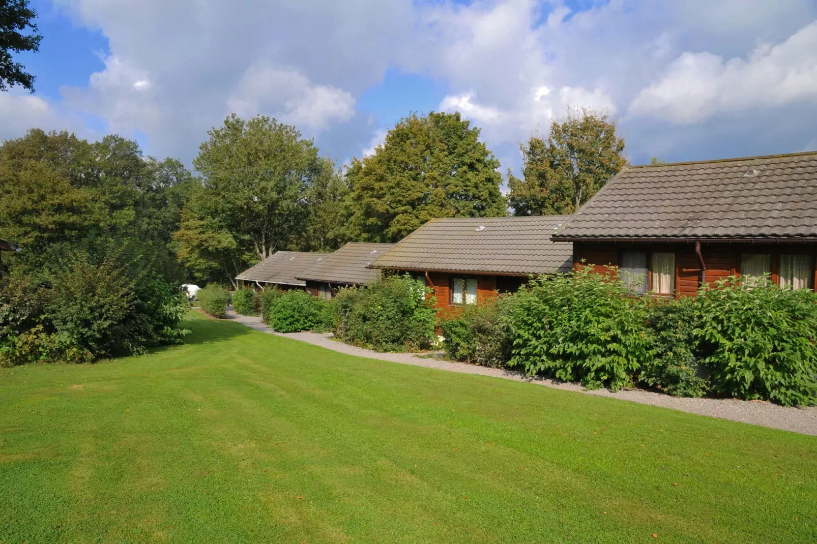 Vakantiepark La Boverie 1-Gärten Sommer