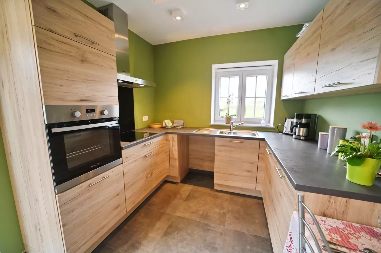 PETITE MAISON DANS LA PRAIRIE-Kitchen