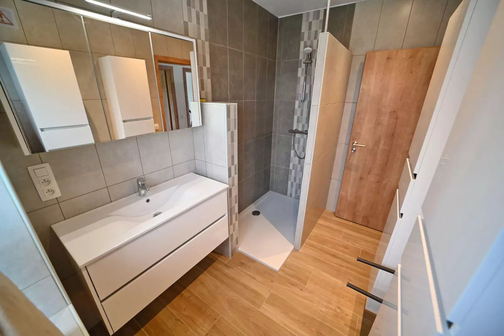 PETITE MAISON DANS LA PRAIRIE-Bathroom