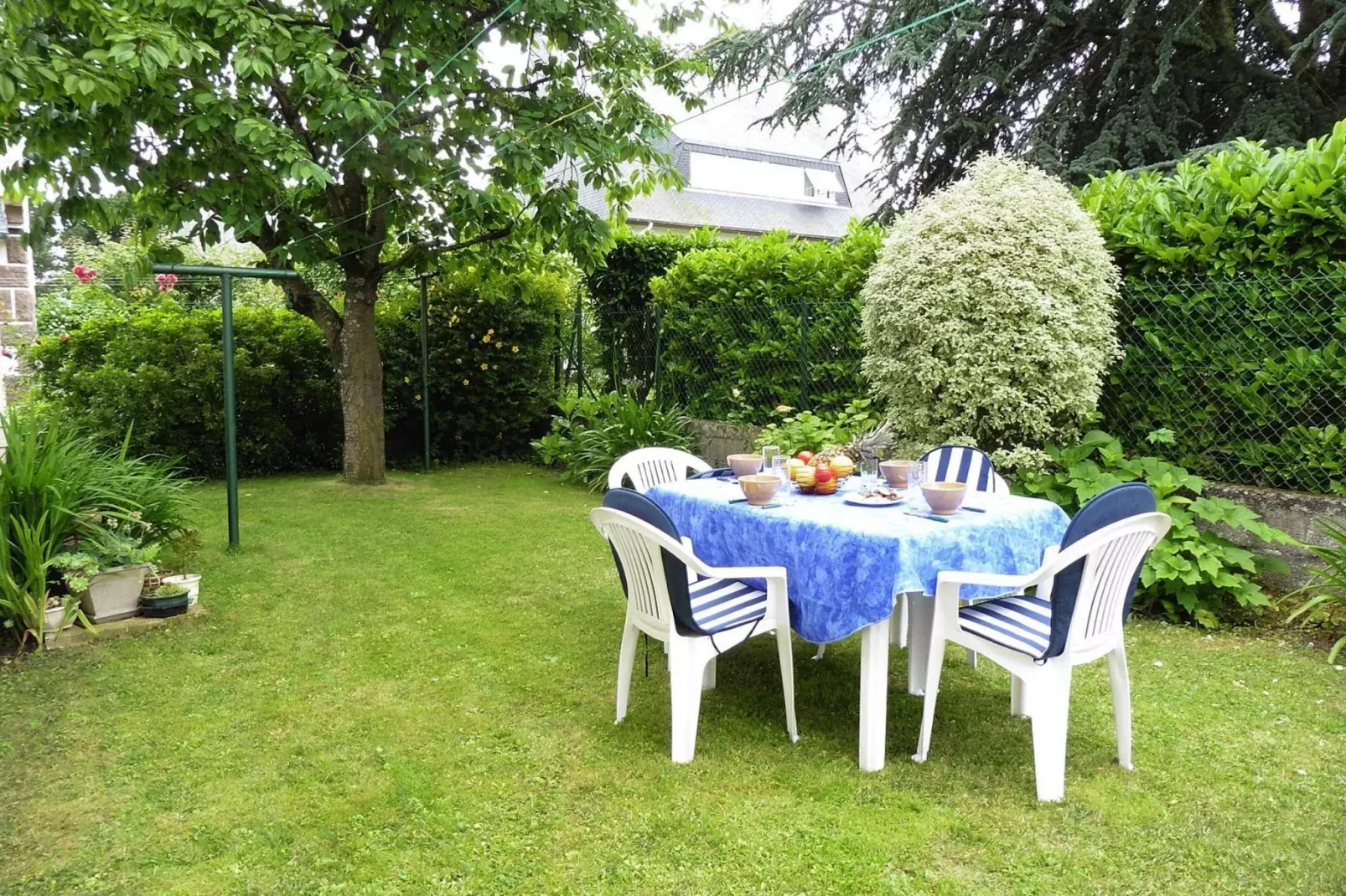 Holiday flat St Malo-Jardin d'été