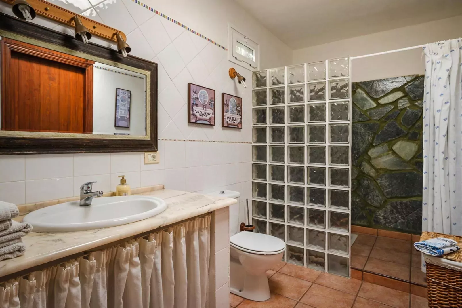 Anastasia-Bathroom
