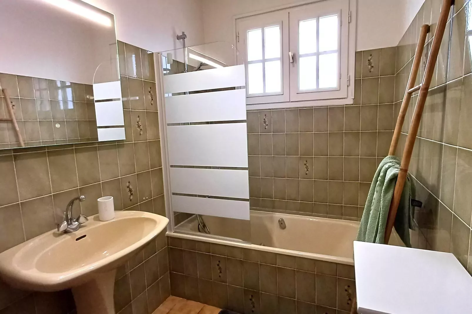 Holiday home Port Blanc-Penvénan-Bathroom