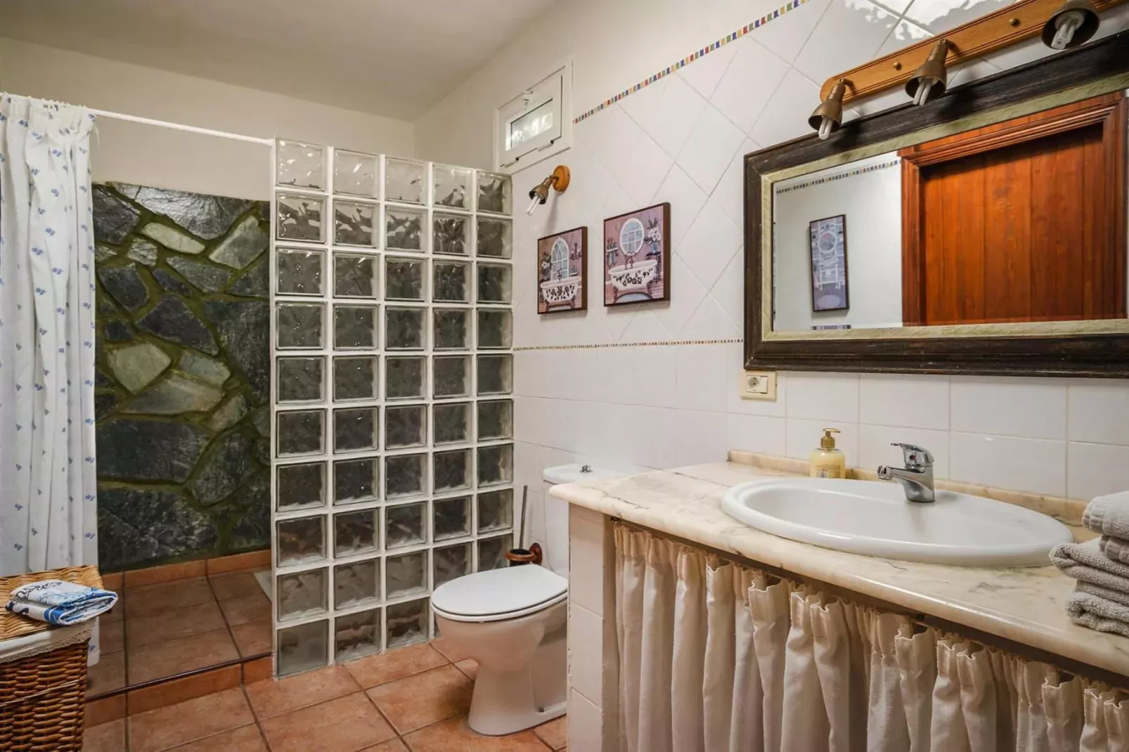 Anastasia-Bathroom