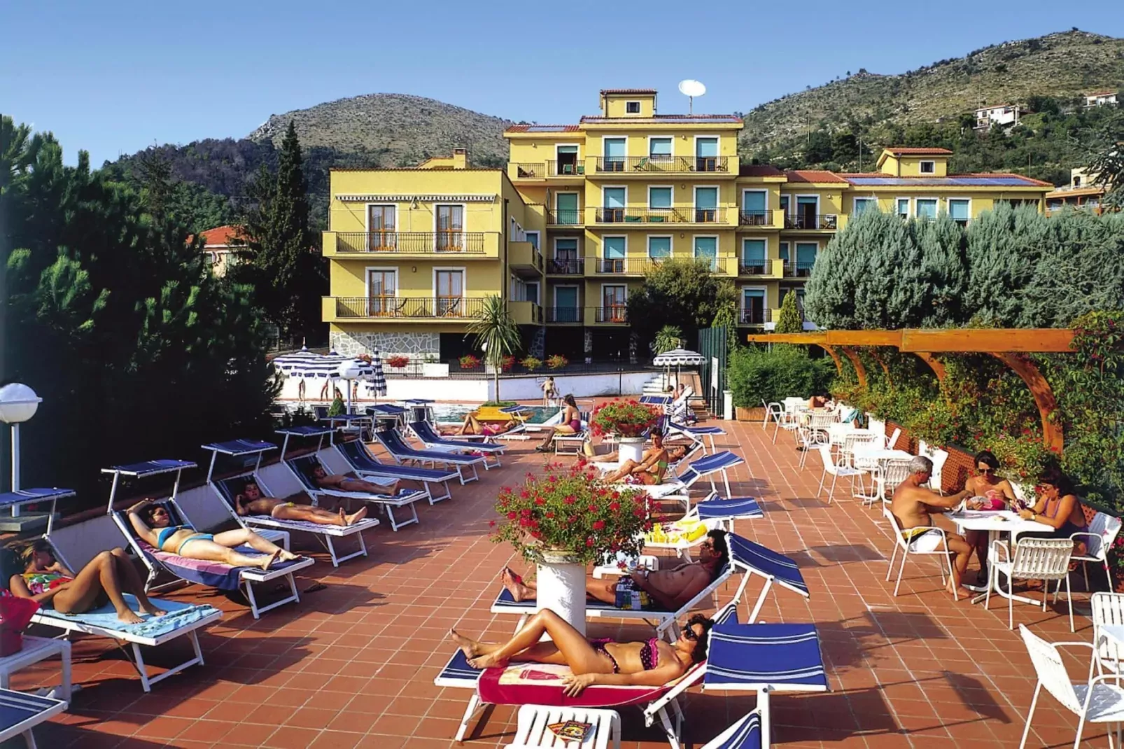 Residence Morelli Pietra Ligure - TR1 / C6-Außenbereich Sommer