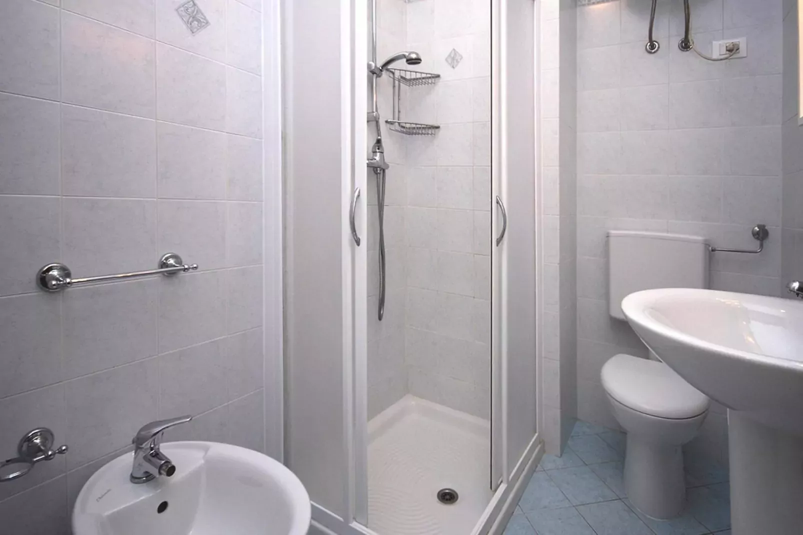 Apartments Bianco Nero Lignano Sabbiadoro-B4-Bathroom