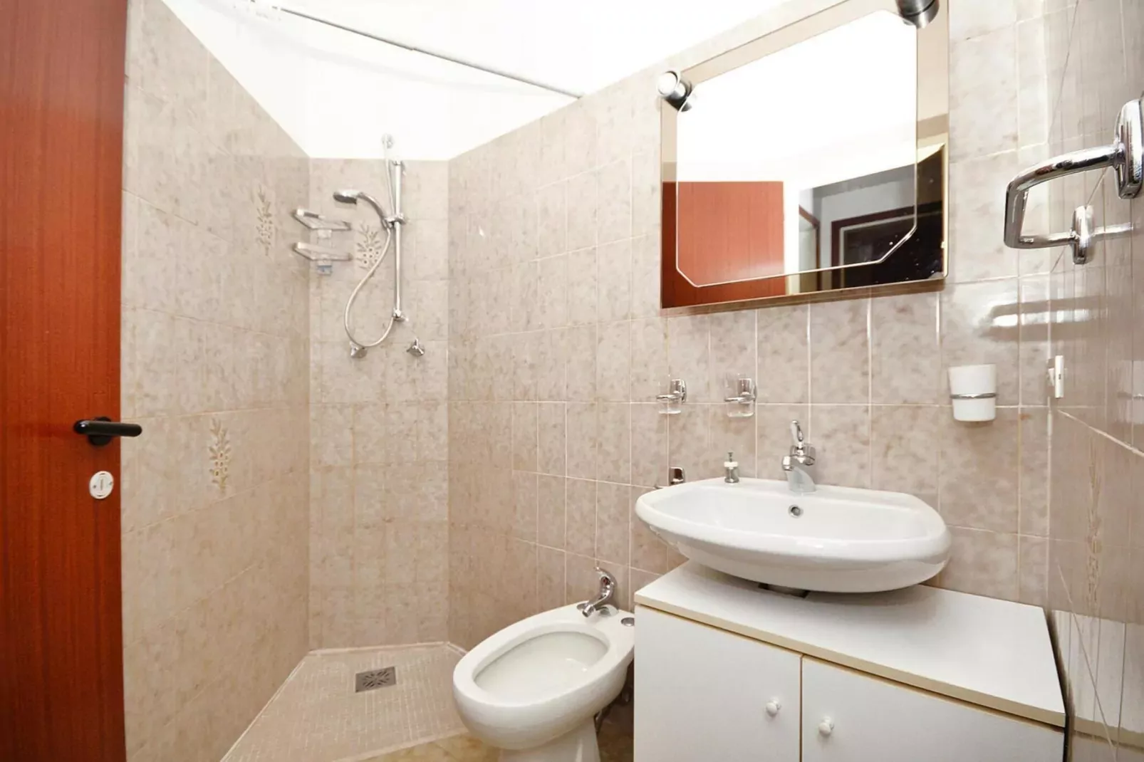 Apartments Bianco Nero Lignano Sabbiadoro-B4-Bathroom