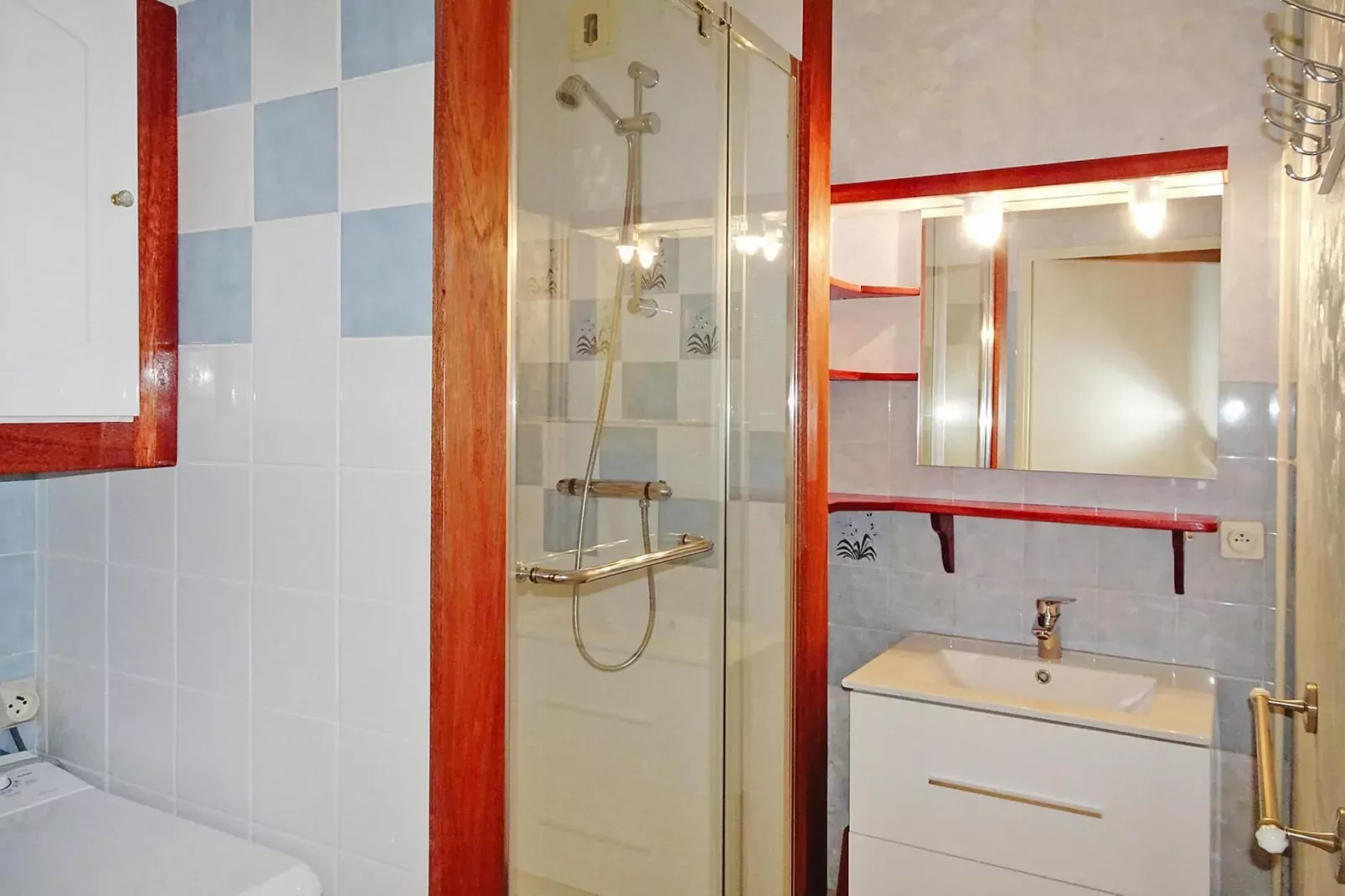 Holiday flat St Quay-Portrieux-Badezimmer
