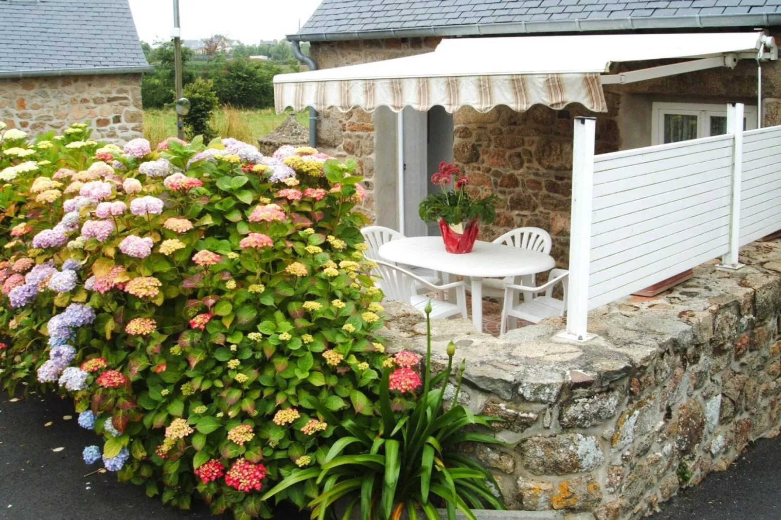 Terraced house Lanmodez - Petit gîte-Gardens summer