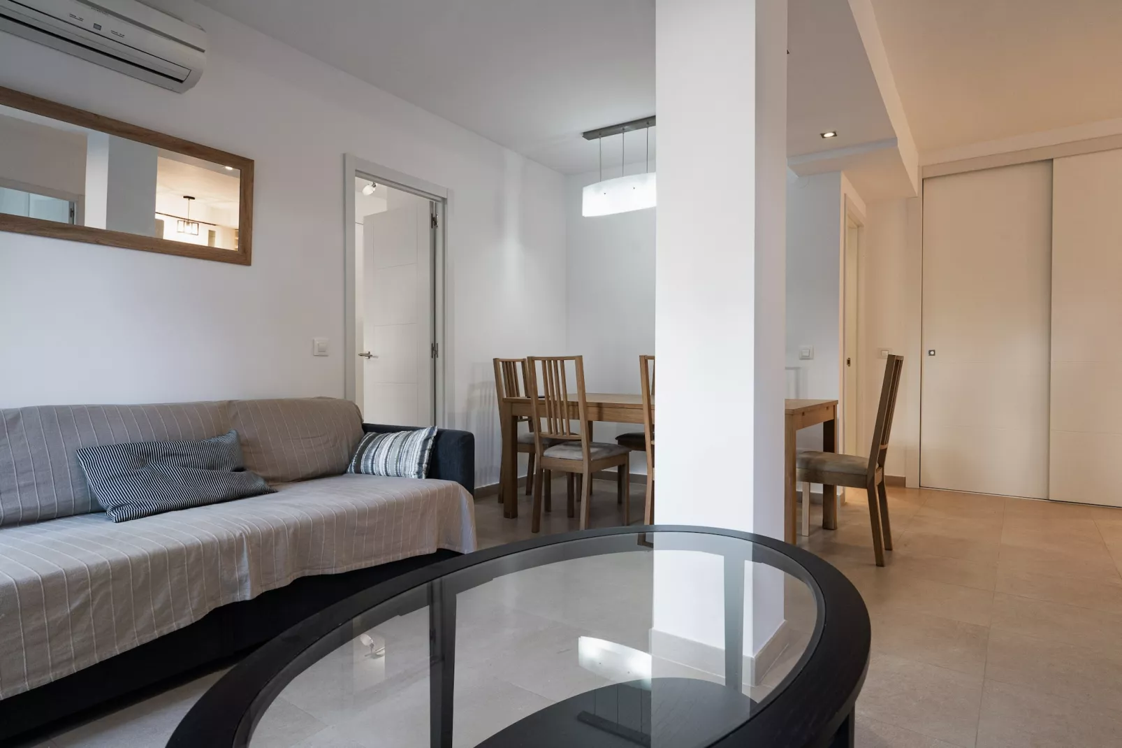 Beachside apartment in Elviria, Romana Playa-Living room