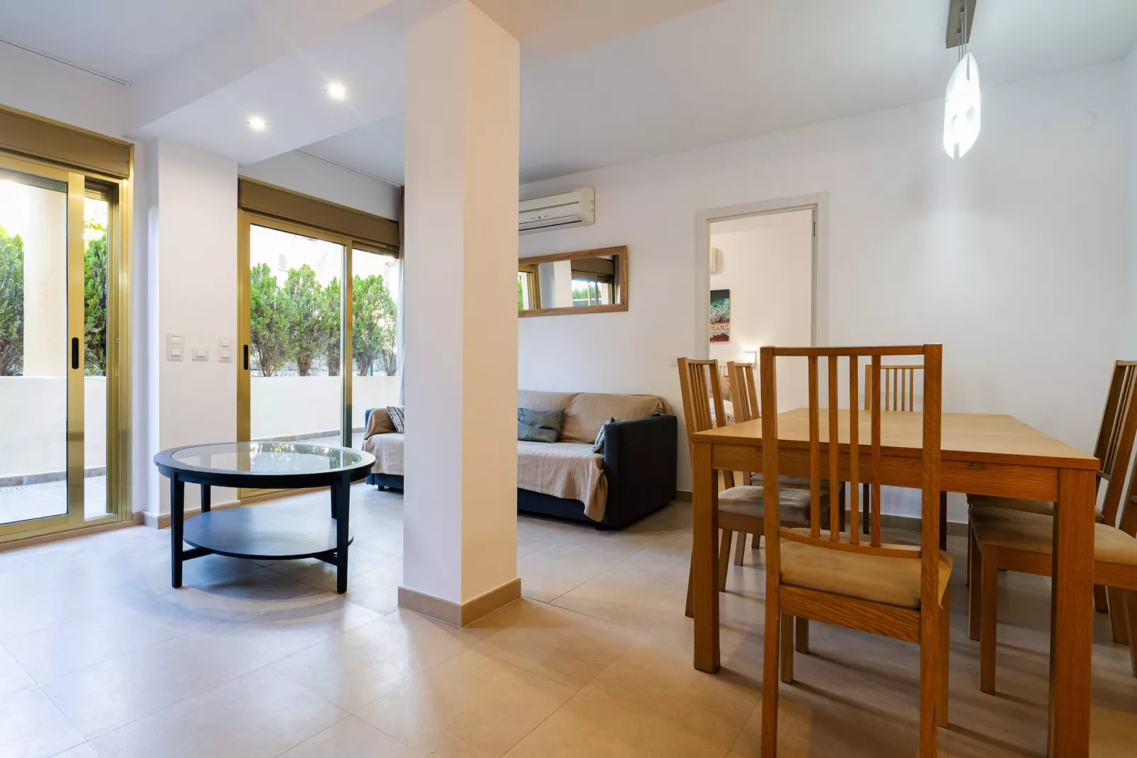 Beachside apartment in Elviria, Romana Playa-Living room