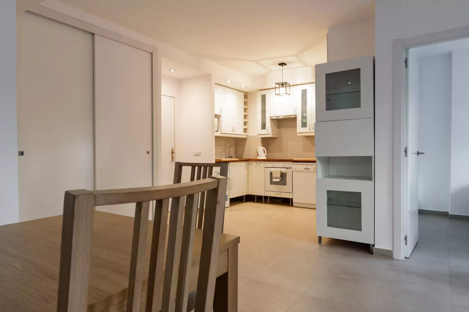 Beachside apartment in Elviria, Romana Playa-Kitchen