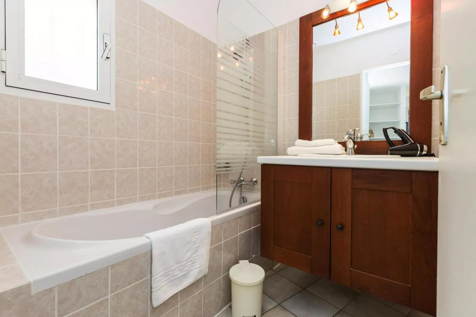 Residence Mare e Monte Solenzara // Villas Stella F2-Bathroom