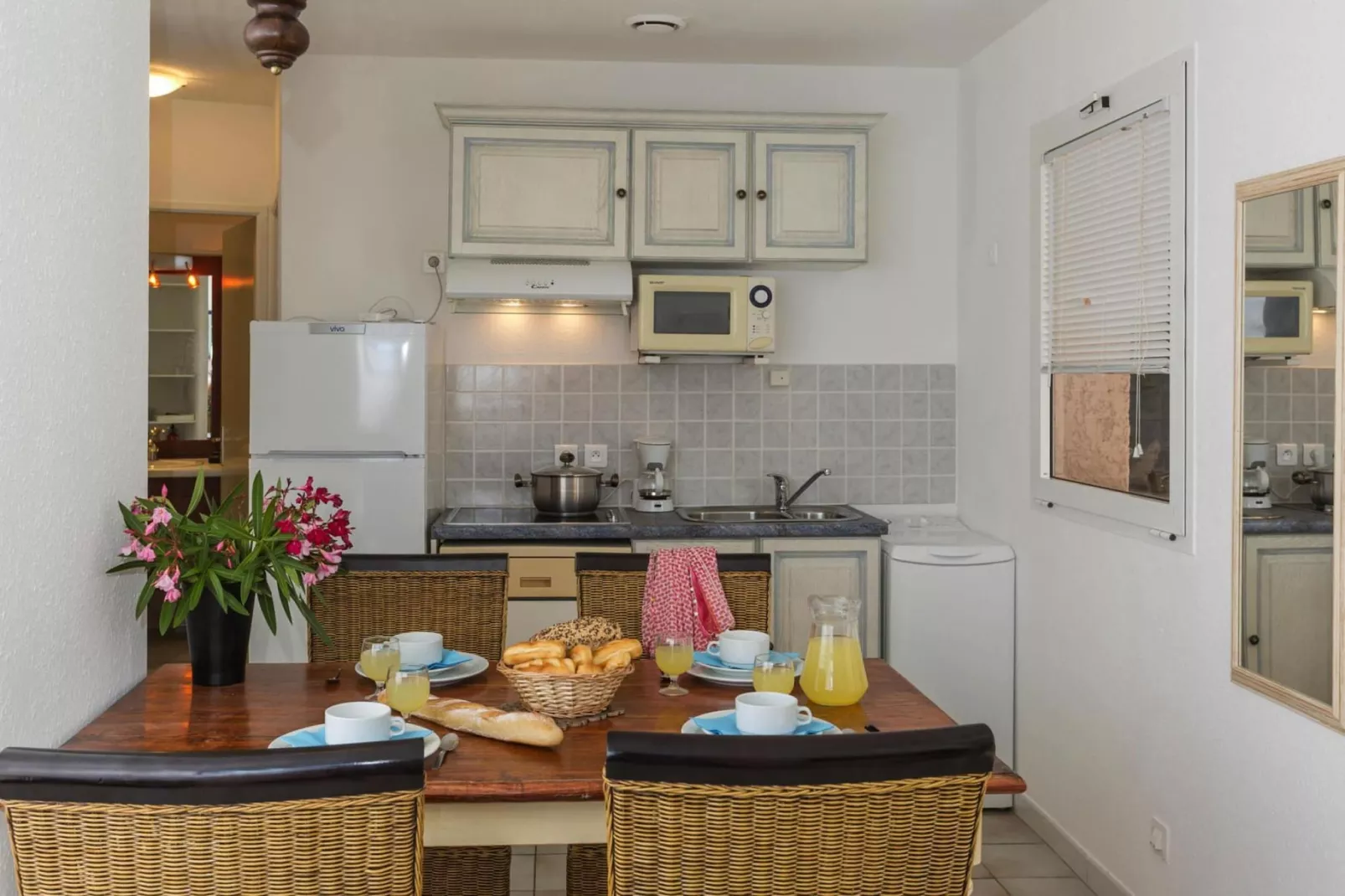 Residence Mare e Monte Solenzara // Villa F3 Charme-Esszimmer