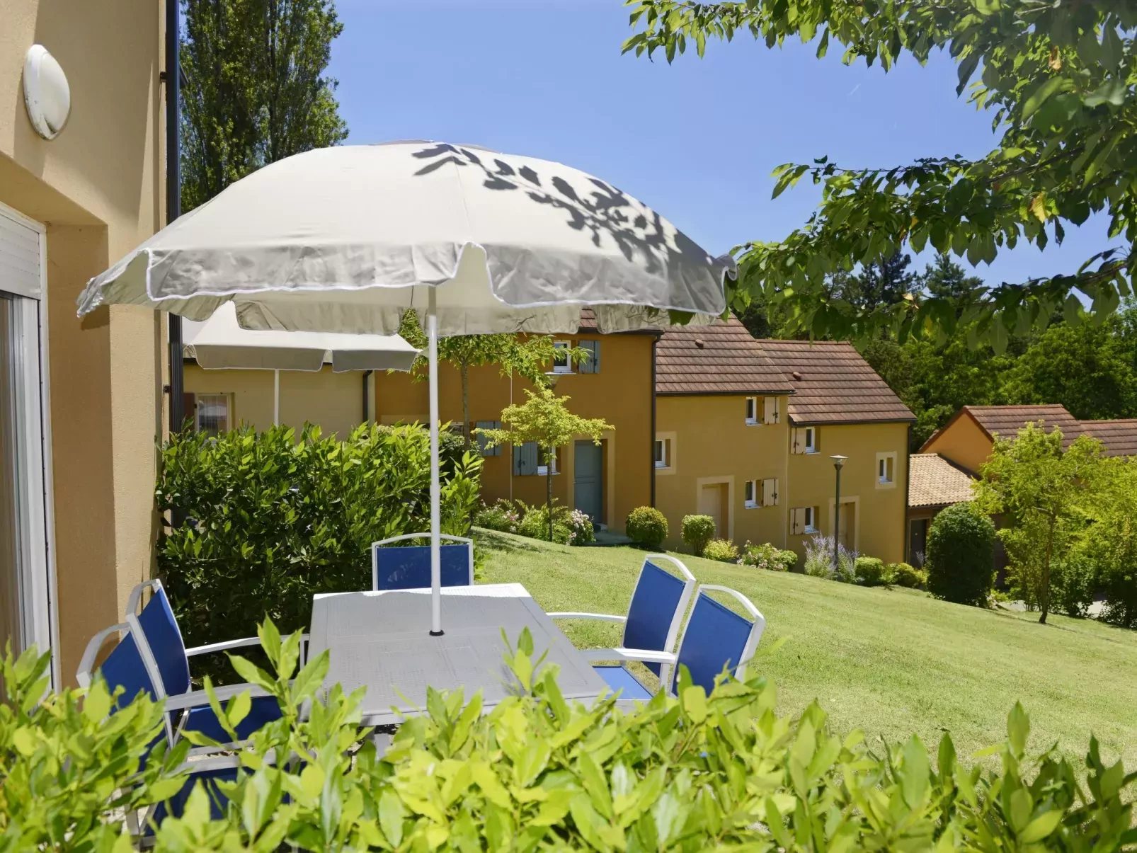 Les Coteaux de Sarlat-Outside