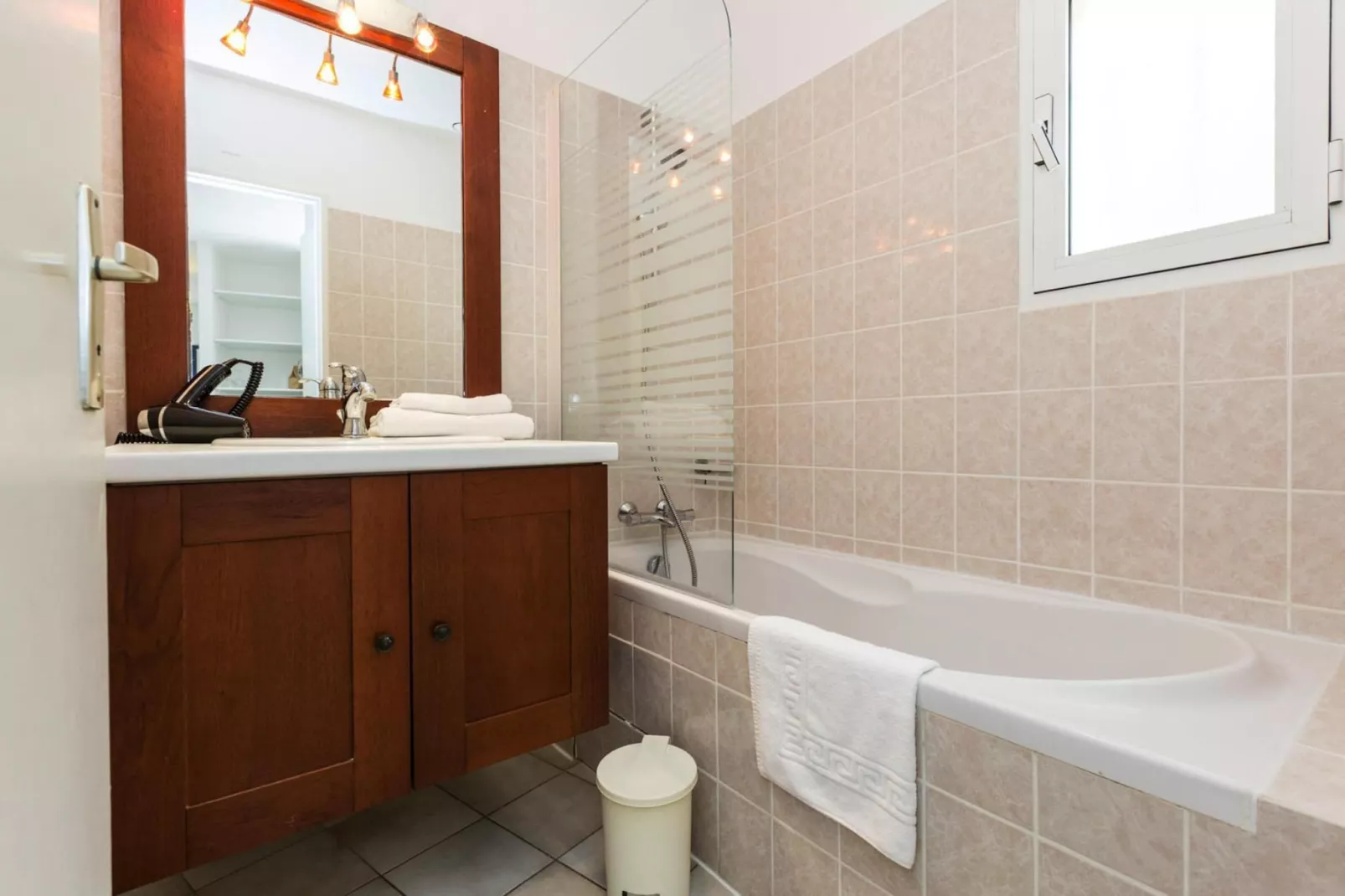Residence Mare e Monte Solenzara // Villa F3 Charme-Badezimmer